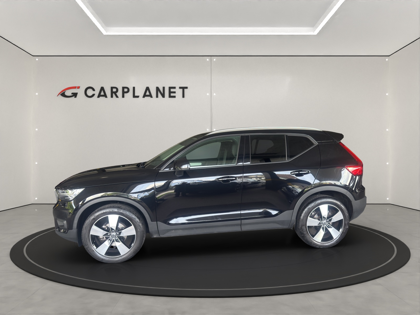 VOLVO XC40 1.5 T3 Momentum-image-1