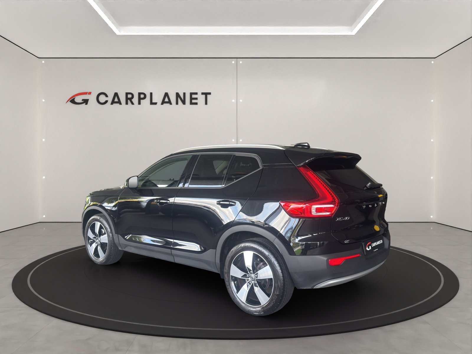 VOLVO XC40 1.5 T3 Momentum-image-2