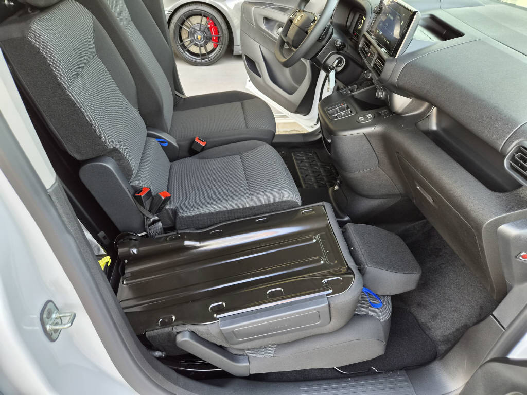OPEL Combo-e cargo 2.4 t Electric Energize 136cv-image-12
