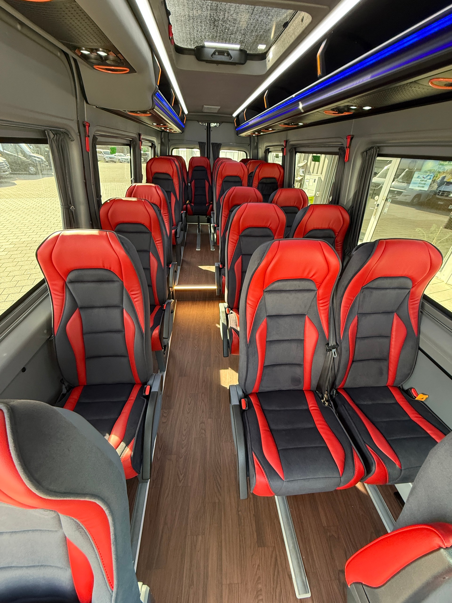 MERCEDES-BENZ MERCEDES-BENZ Midibus mit 17/21 Plätze oderbis 4 Rollstühle-image-4