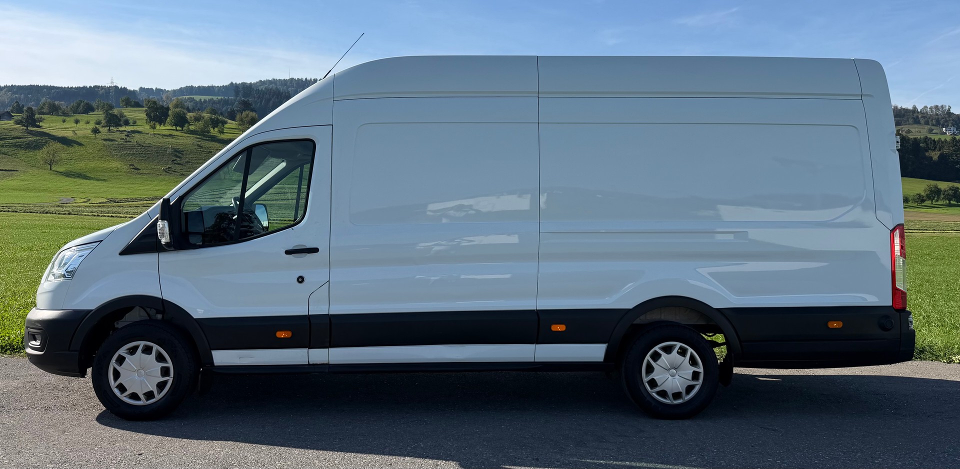 FORD Transit Van 350 L2 Limited 2.0 TDCi 185 FWD-image-2