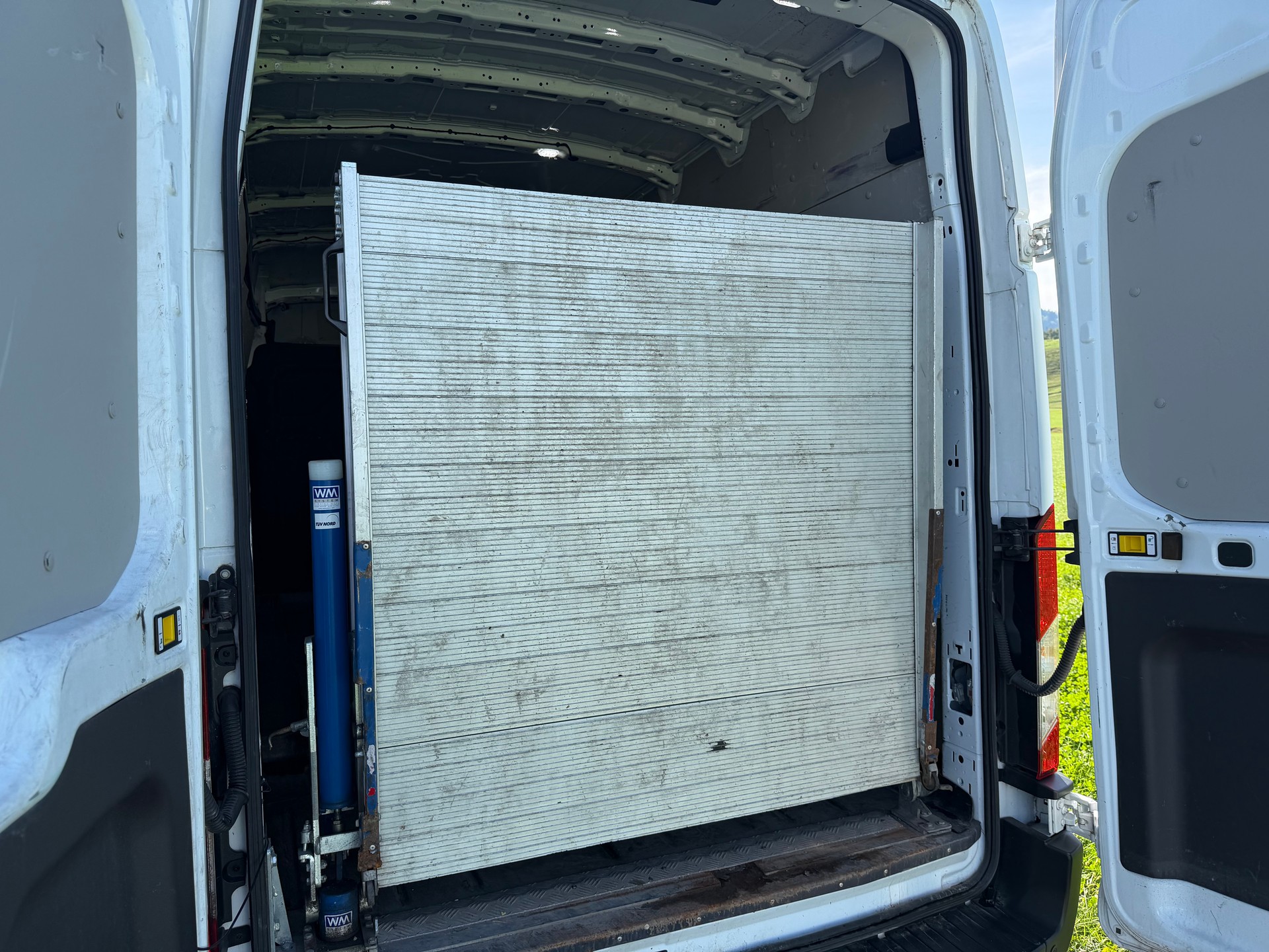 FORD Transit Van 350 L2 Limited 2.0 TDCi 185 FWD-image-7