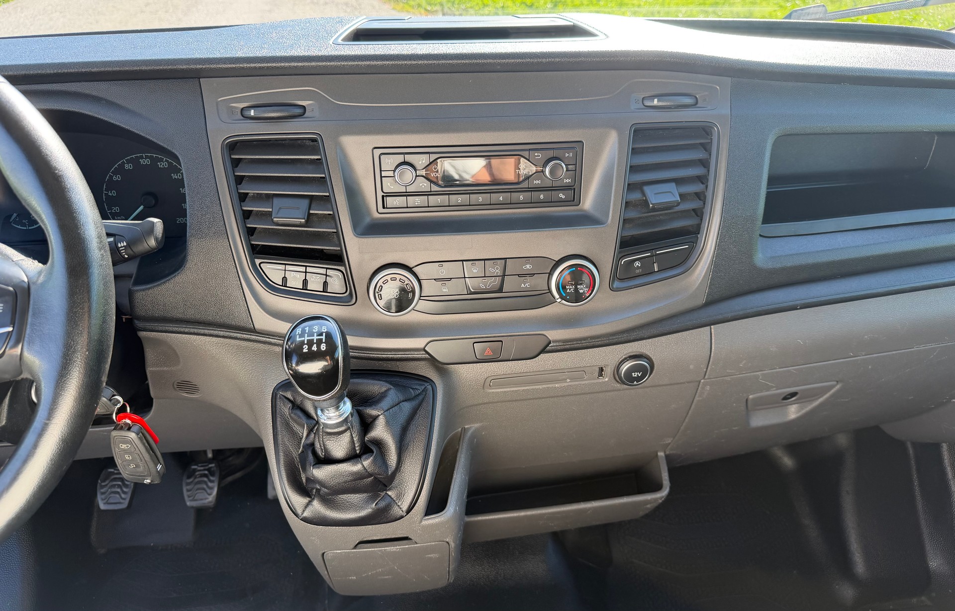 FORD Transit Van 350 L2 Limited 2.0 TDCi 185 FWD-image-13