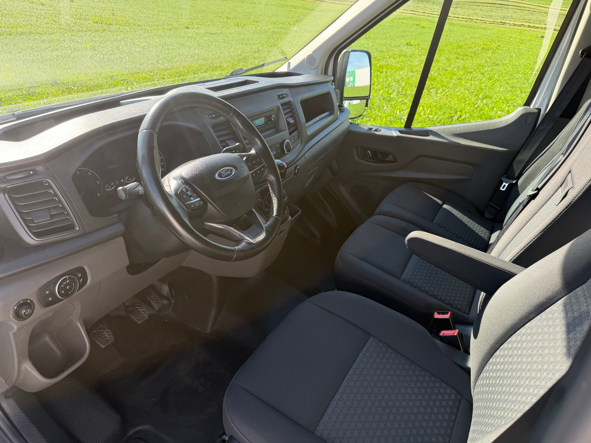 FORD Transit Van 350 L2 Limited 2.0 TDCi 185 FWD-image-10
