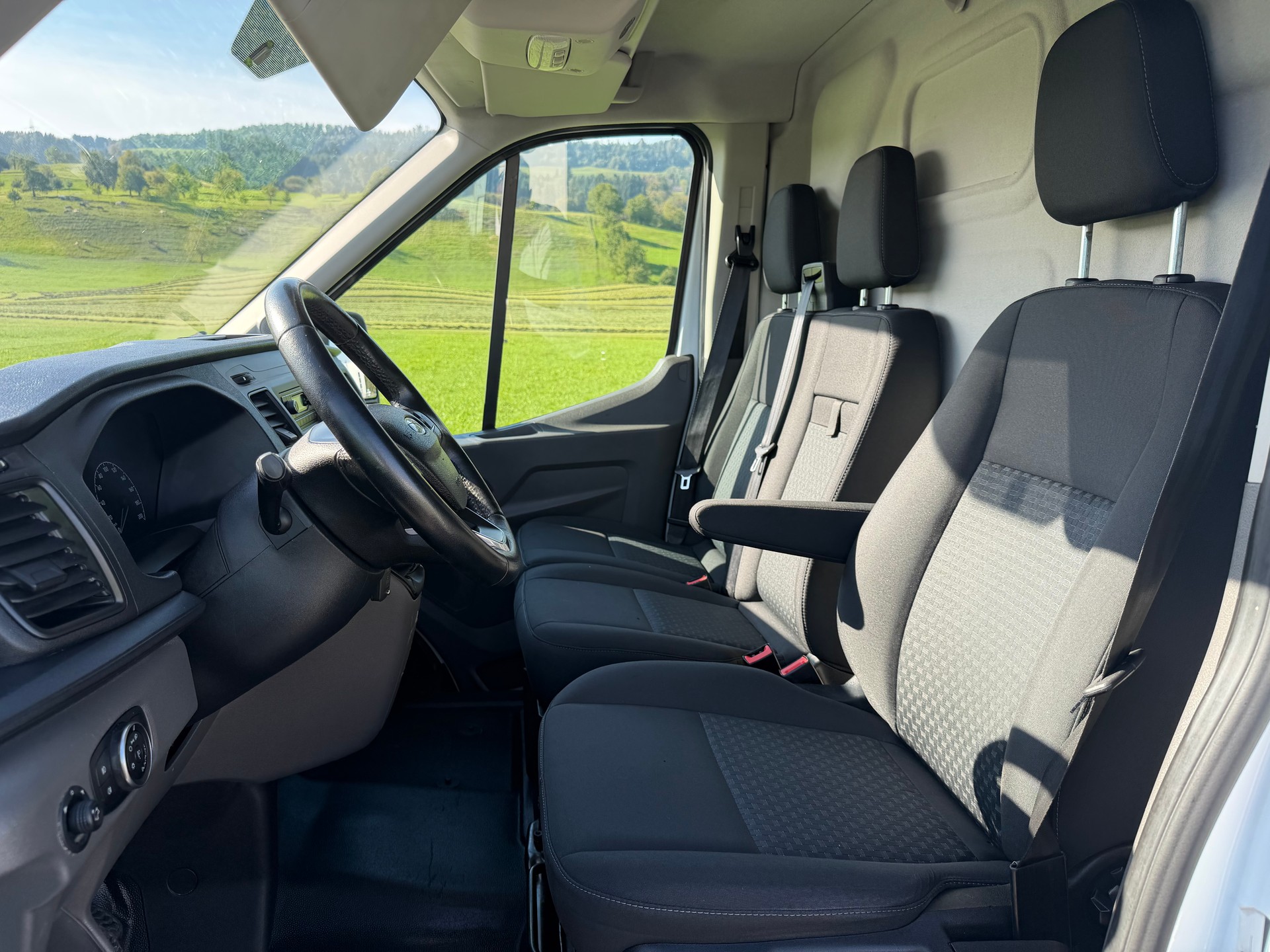 FORD Transit Van 350 L2 Limited 2.0 TDCi 185 FWD-image-11