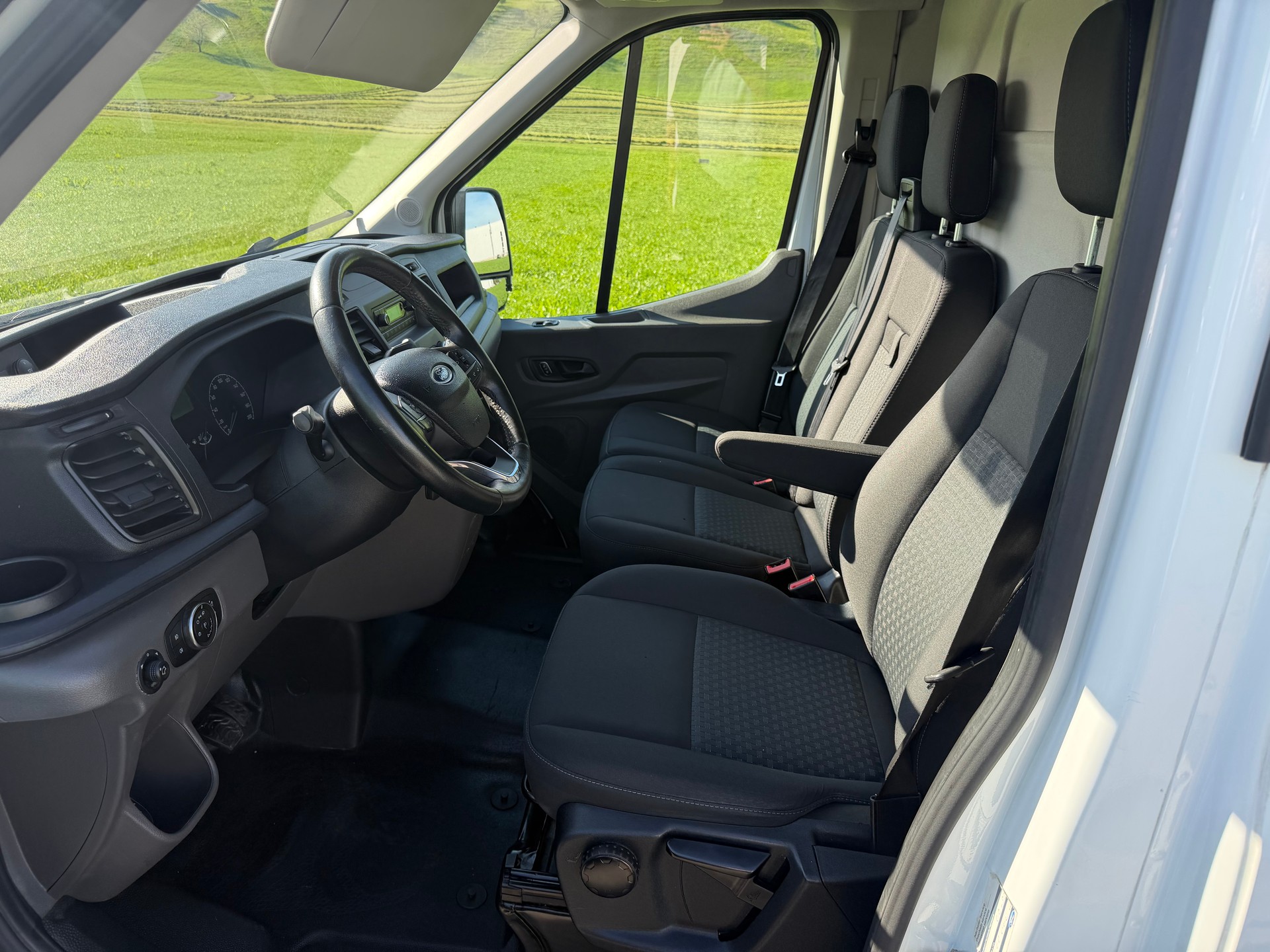 FORD Transit Van 350 L2 Limited 2.0 TDCi 185 FWD-image-9