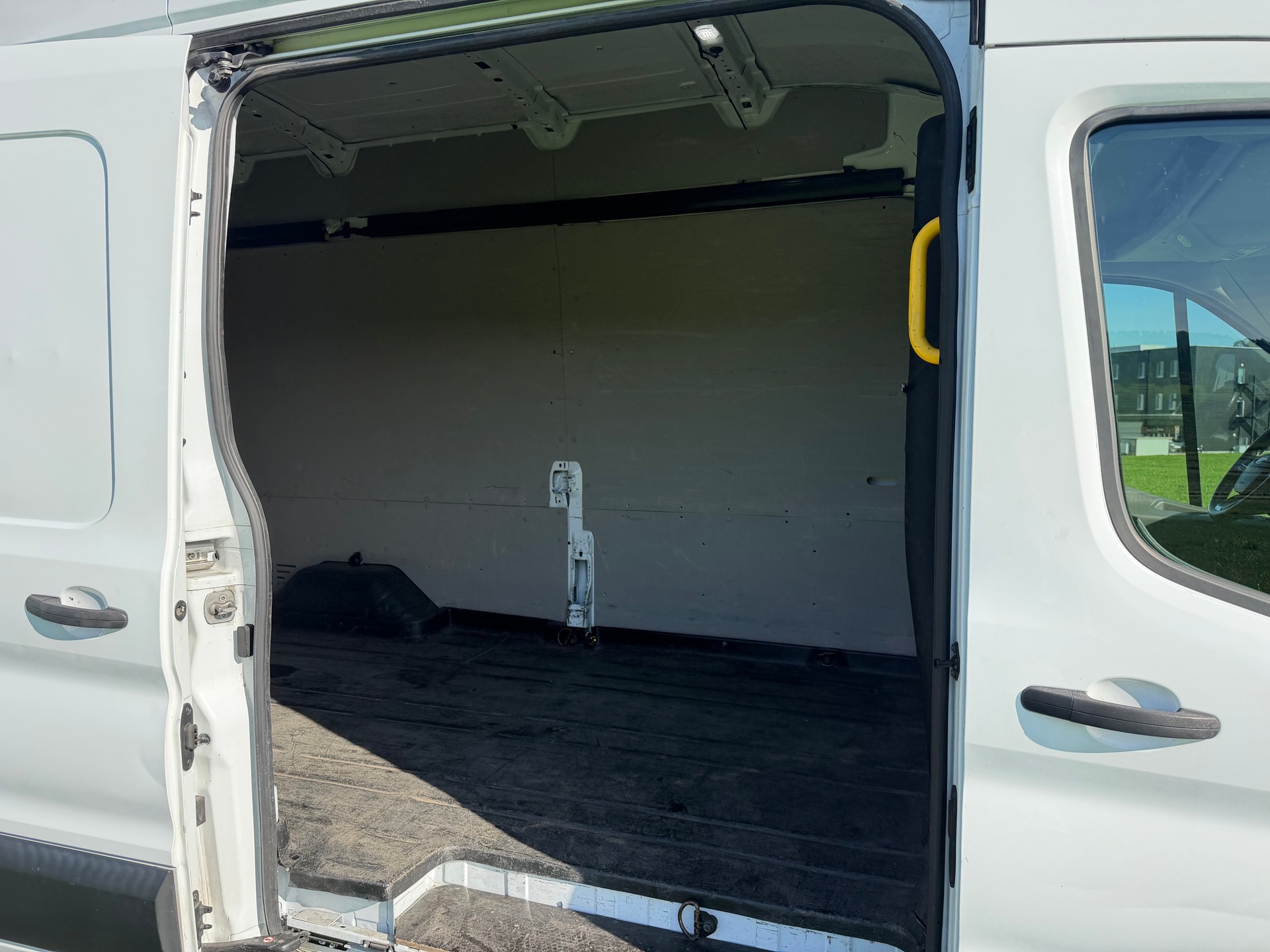 FORD Transit Van 350 L2 Limited 2.0 TDCi 185 FWD-image-8