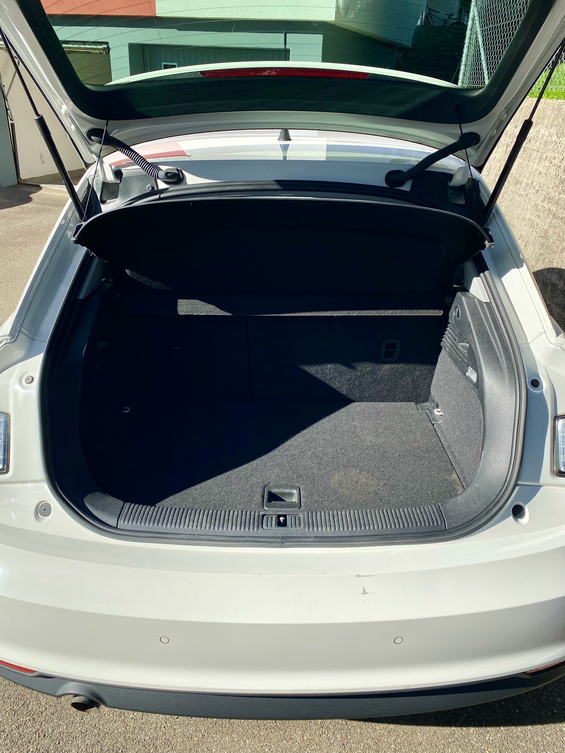AUDI 1.0 TFSI ultra S-Tronic-image-4