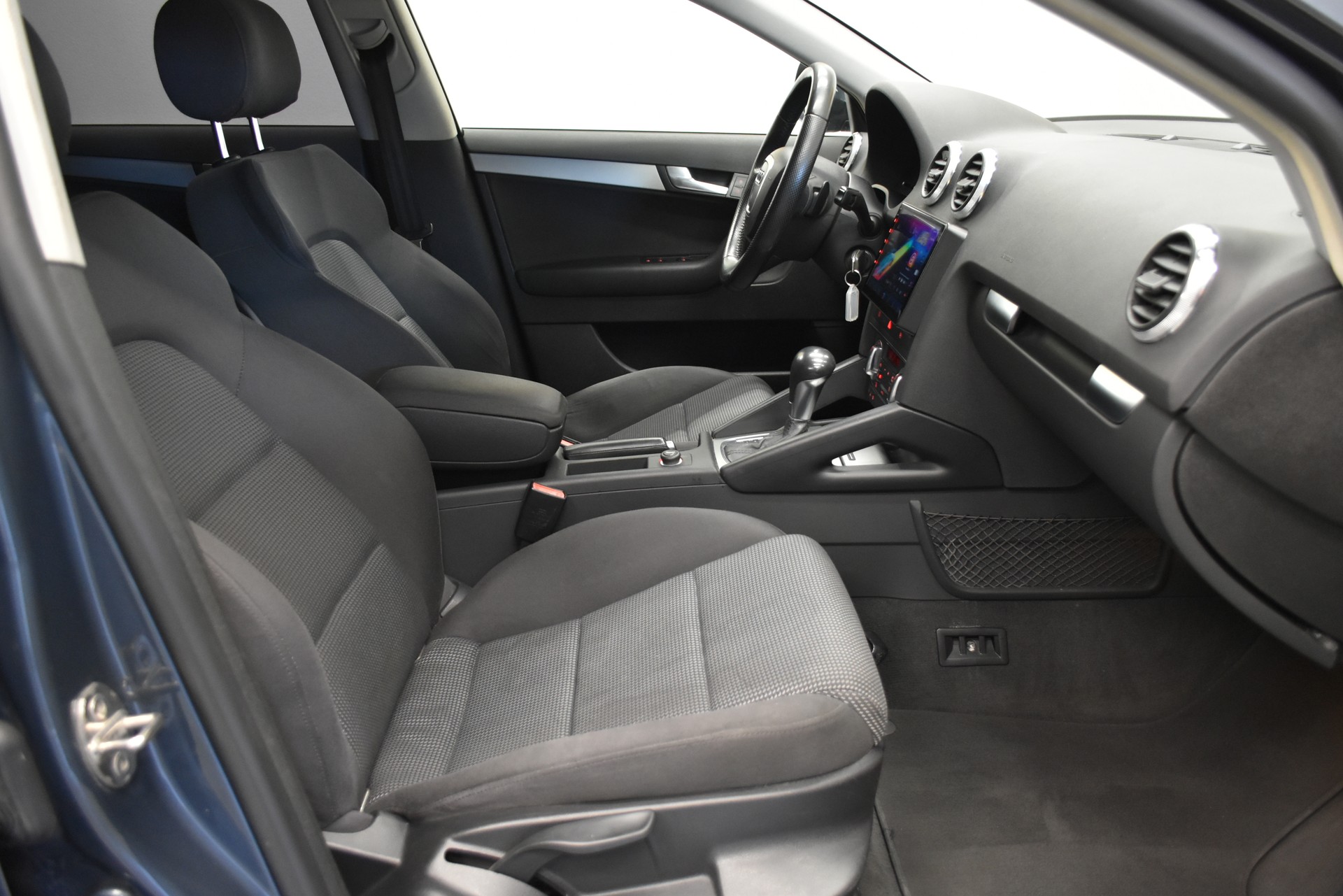 AUDI A3 Sportback 2.0 TDI Ambition S-tronic-image-2