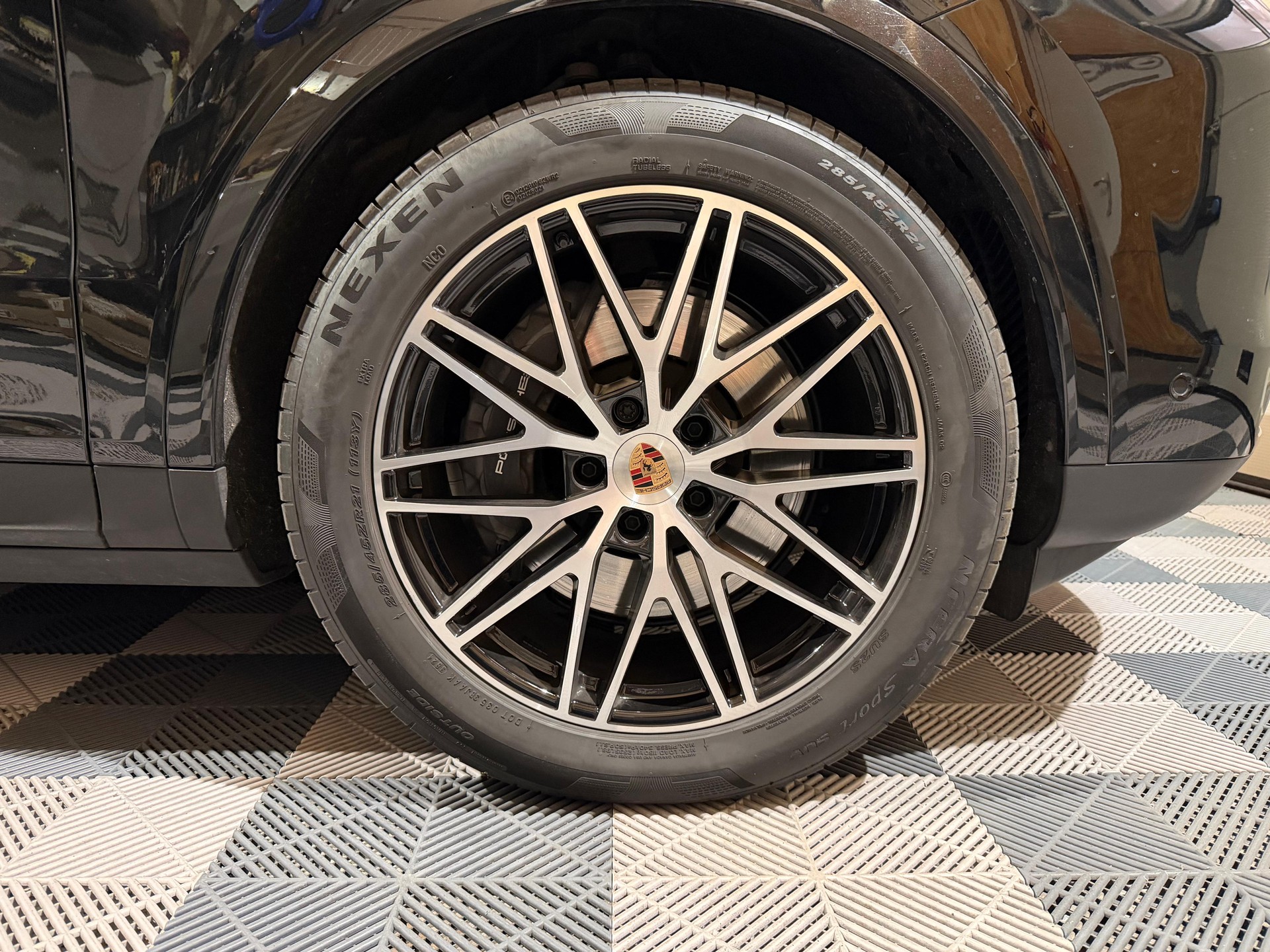 PORSCHE Cayenne E-Hybrid Tiptronic-image-23