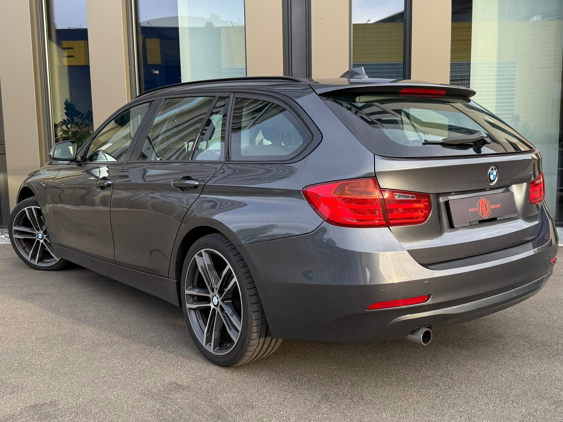 BMW 320d xDrive Touring Steptronic-image-2