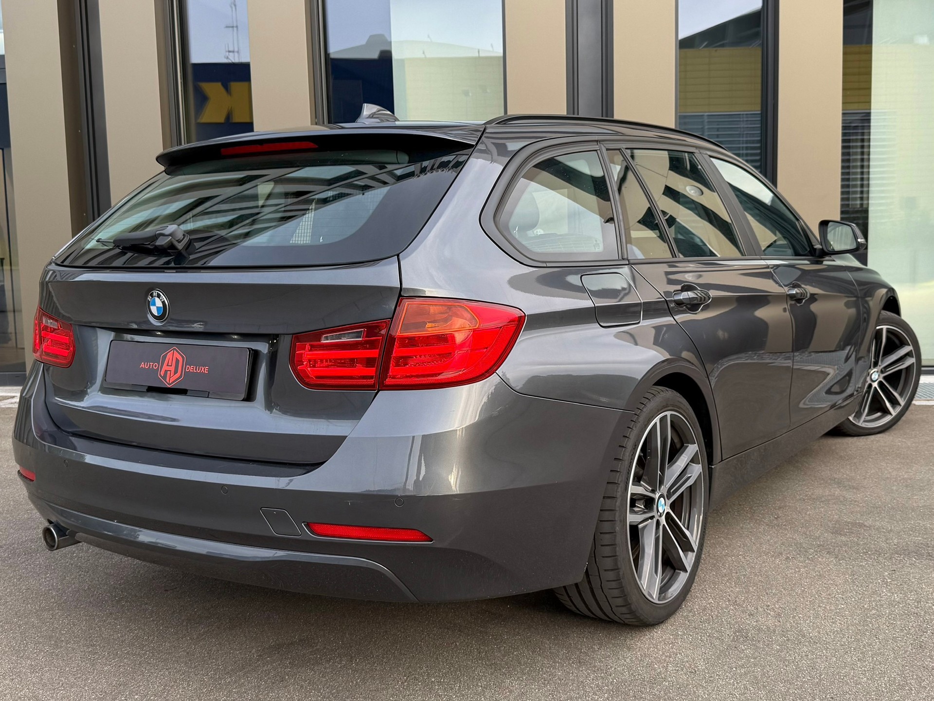 BMW 320d xDrive Touring Steptronic-image-4