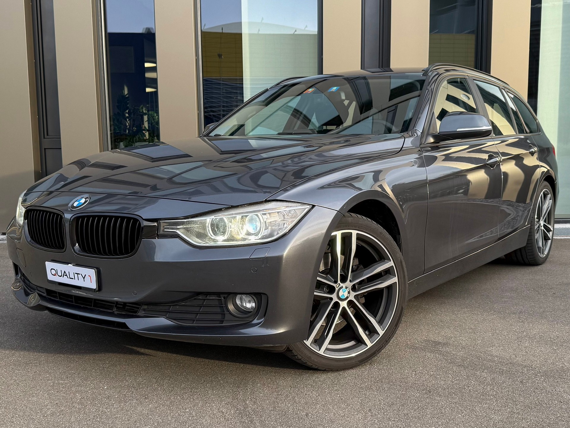 BMW 320d xDrive Touring Steptronic-image-0
