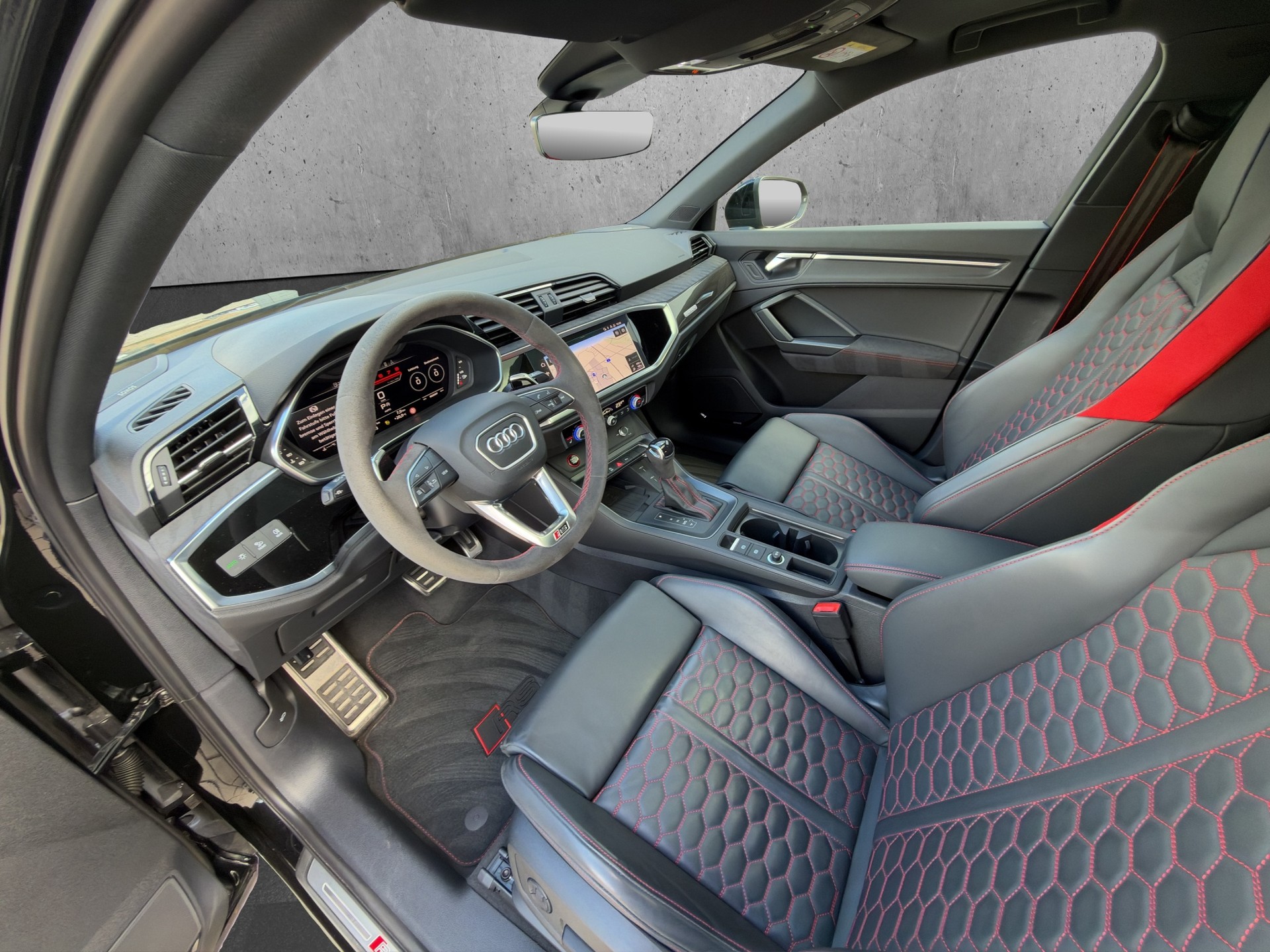 AUDI RS Q3 Sportback 2.5 TFSI quattro S-Tronic-image-11