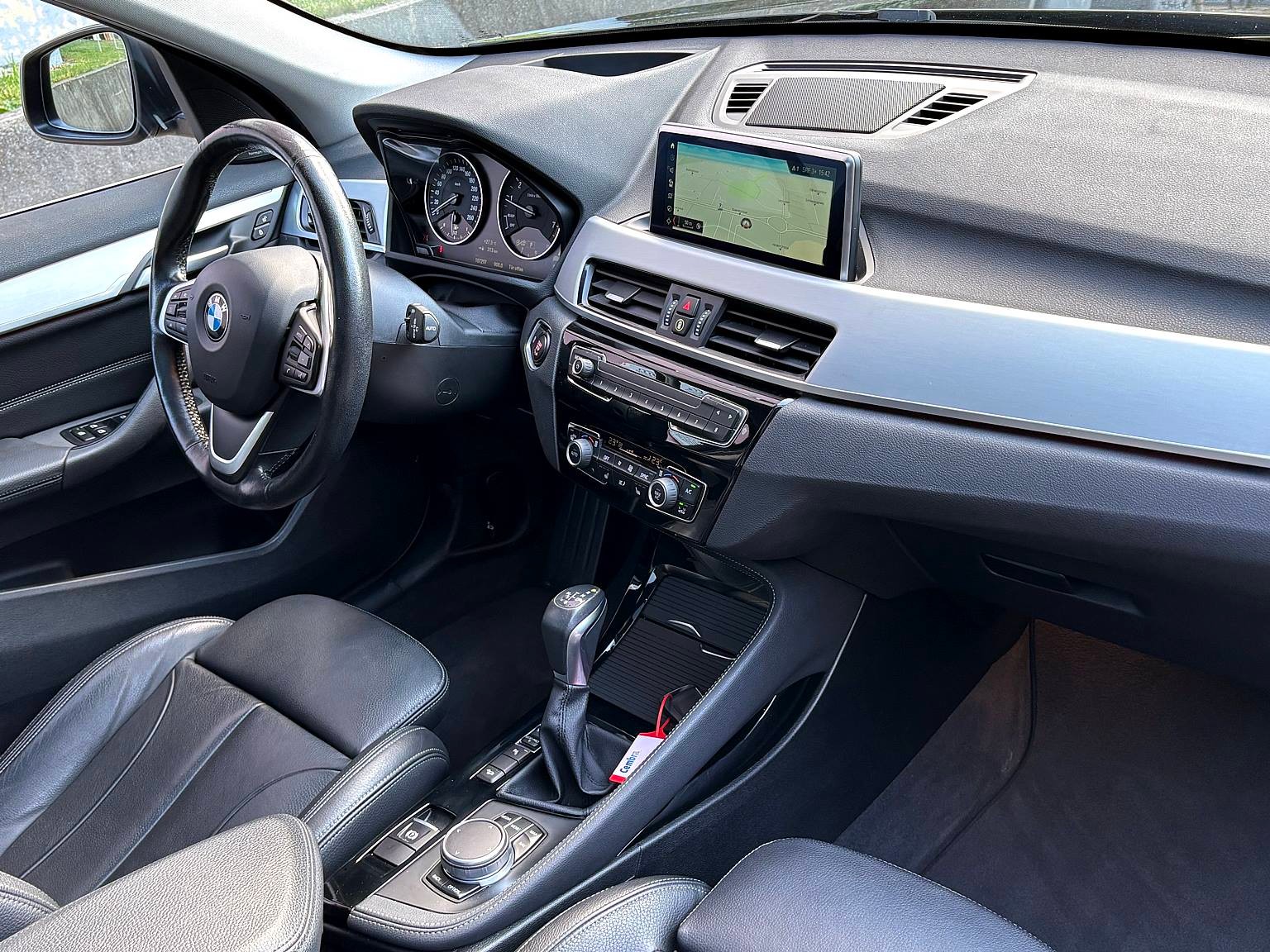 BMW X1 xDrive 25i xLine Steptronic-image-5