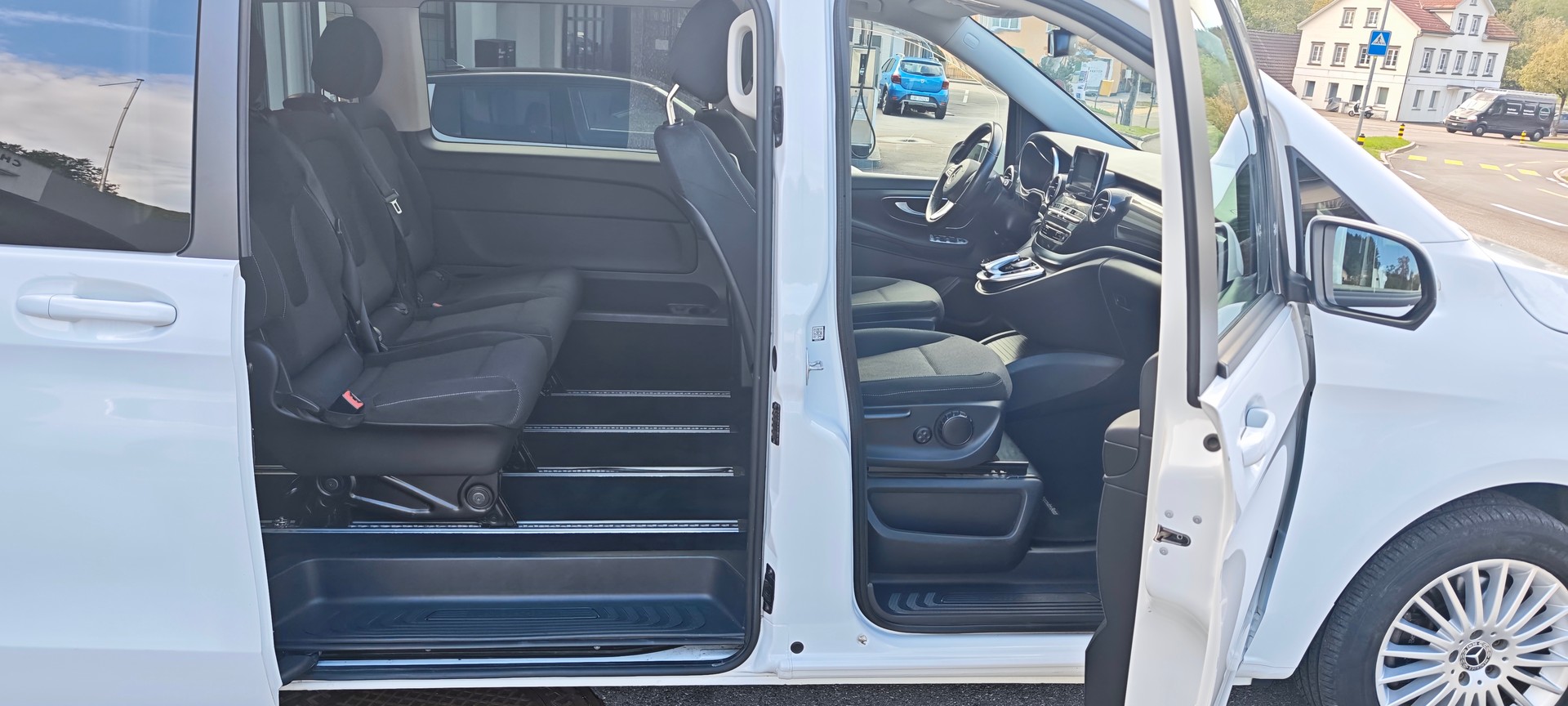 MERCEDES-BENZ V 250 d lang 4Matic 7G-Tronic-image-12