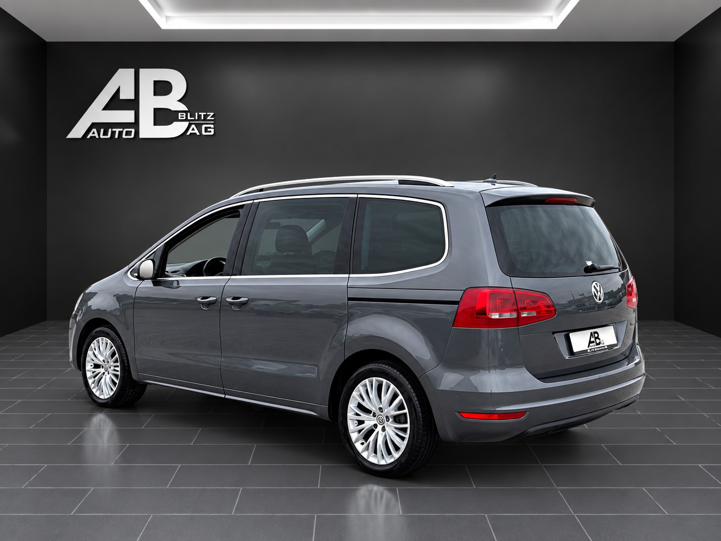 VW Sharan 2.0 TSI Comfortline DSG mit 200 PS * 7-Plätzer *-image-2