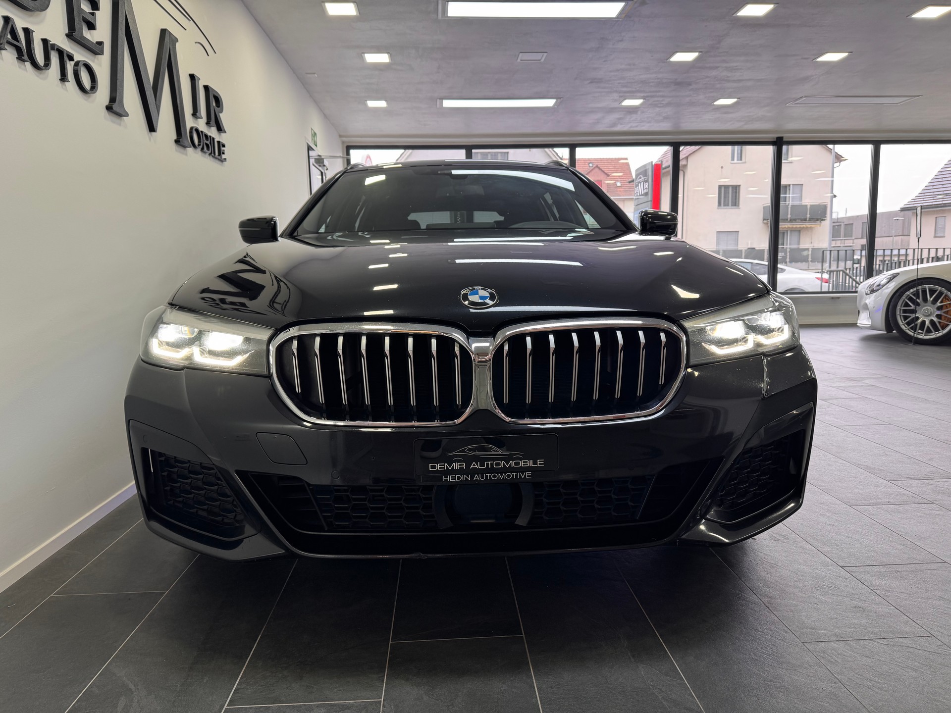 BMW 520d 48V Touring M Sport Steptronic *Panorama / Rückfahrkamera / Lenkradheizung / Live Cockpit / Ambientebeleuchtung / LED*-image-1