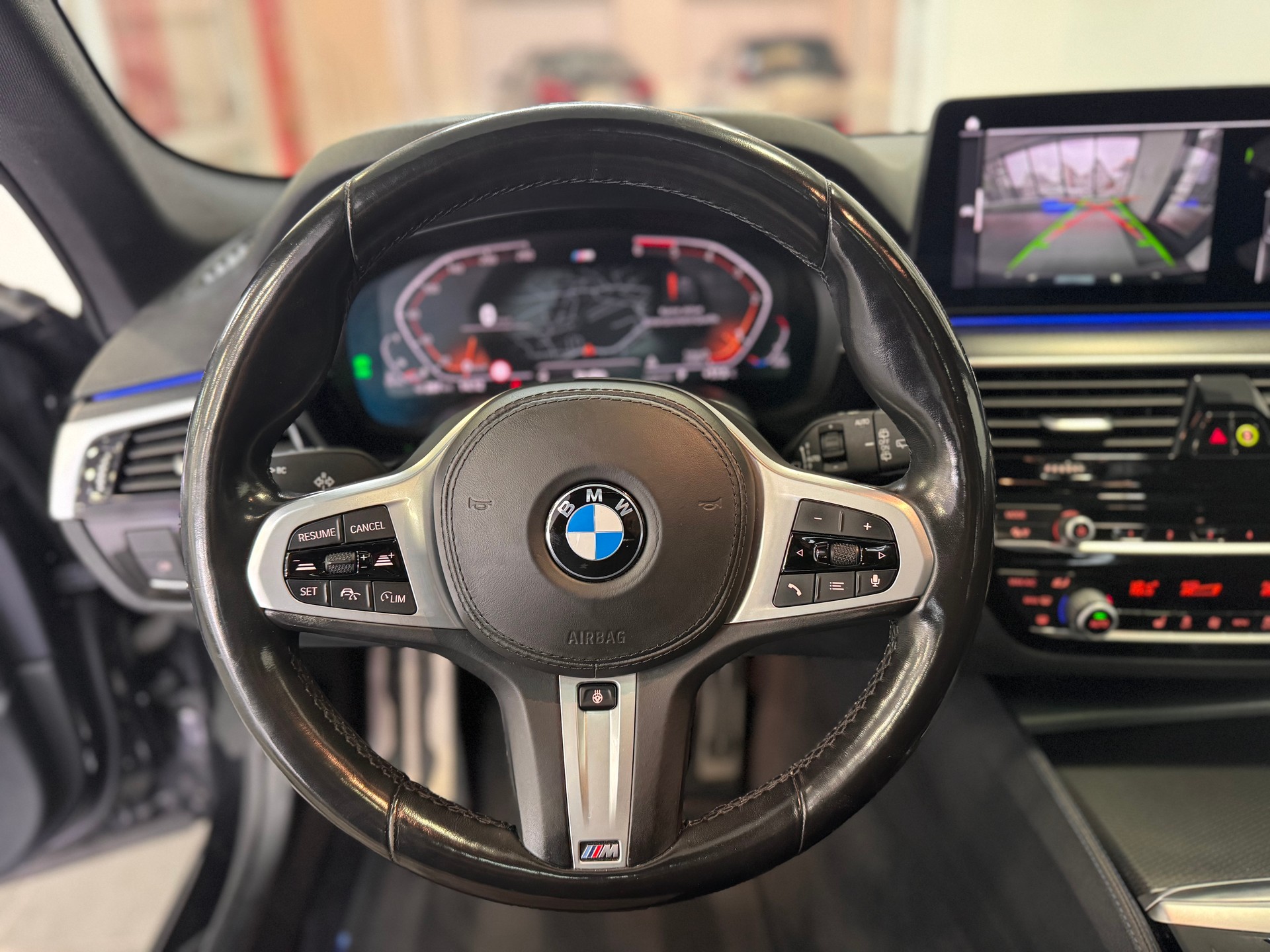 BMW 520d 48V Touring M Sport Steptronic *Panorama / Rückfahrkamera / Lenkradheizung / Live Cockpit / Ambientebeleuchtung / LED*-image-11