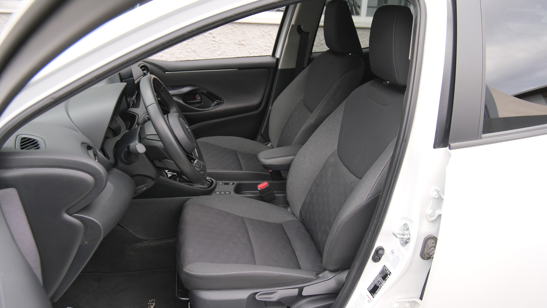 TOYOTA Yaris 1.5 Trend e-CVT-image-3