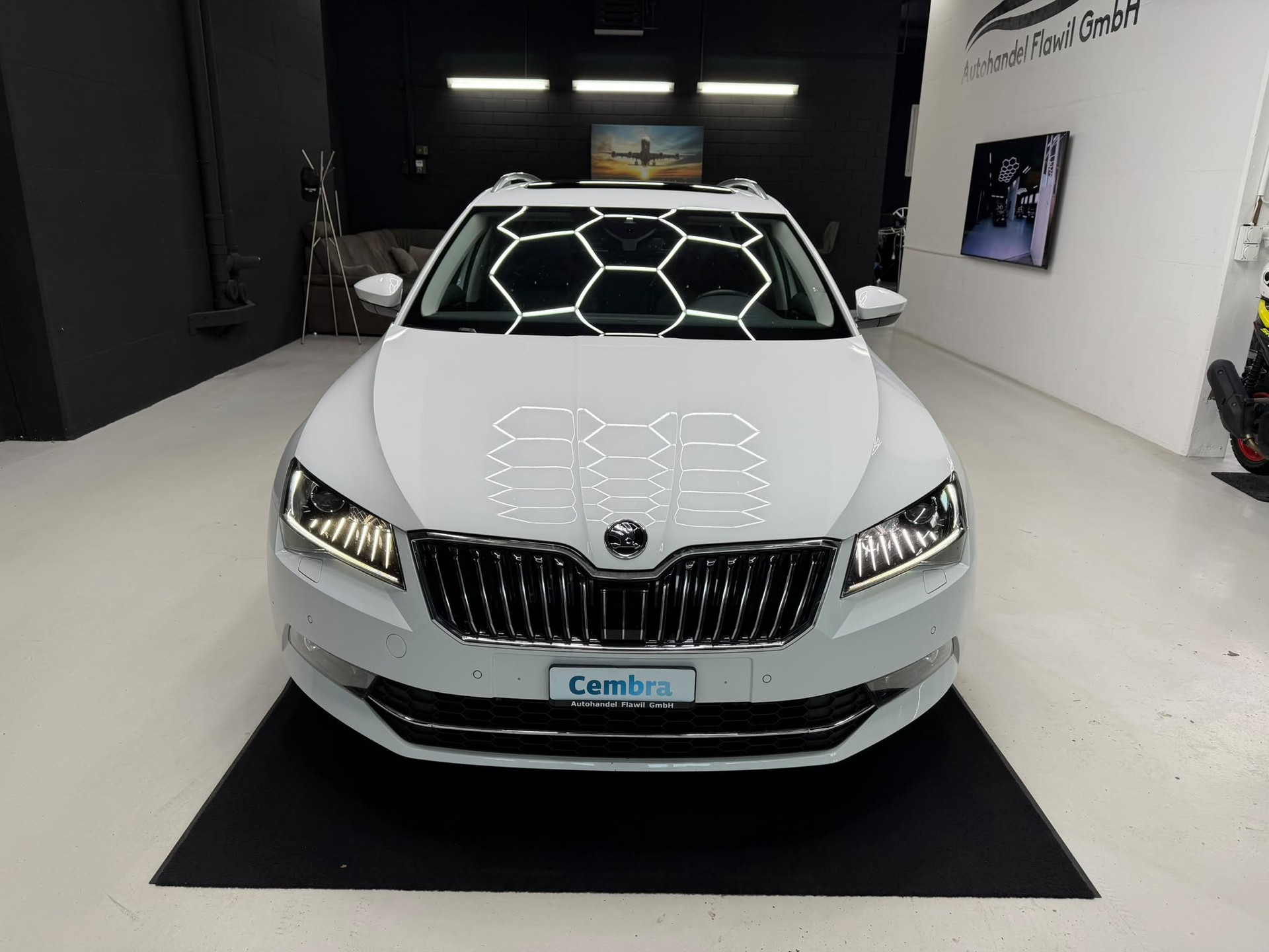 SKODA Superb Combi 2.0 TDi Ambition 4x4 DSG-showroom-element-1