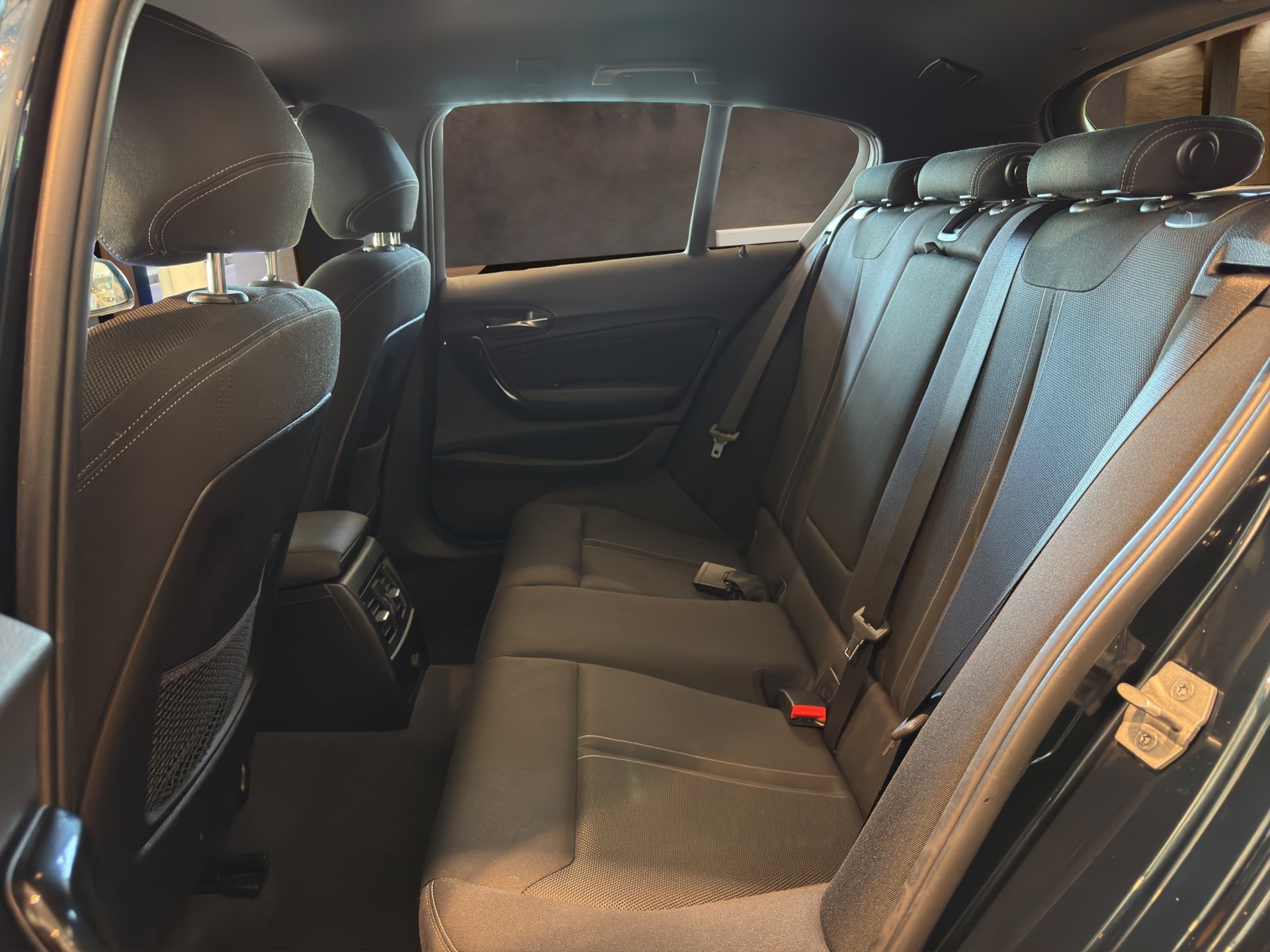 BMW 118i Sport Line-image-9