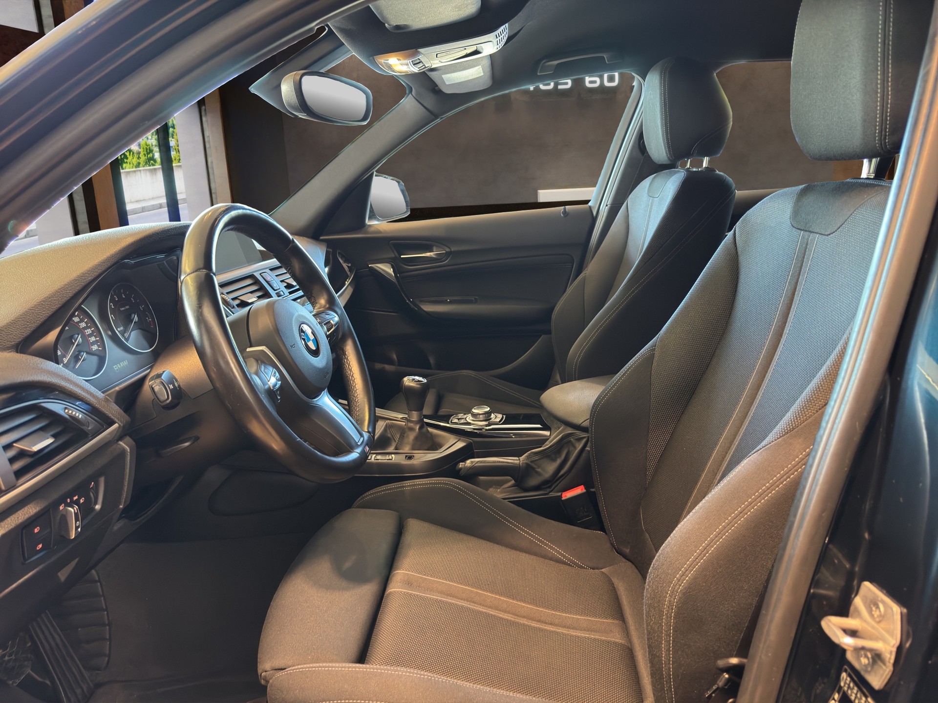 BMW 118i Sport Line-image-10