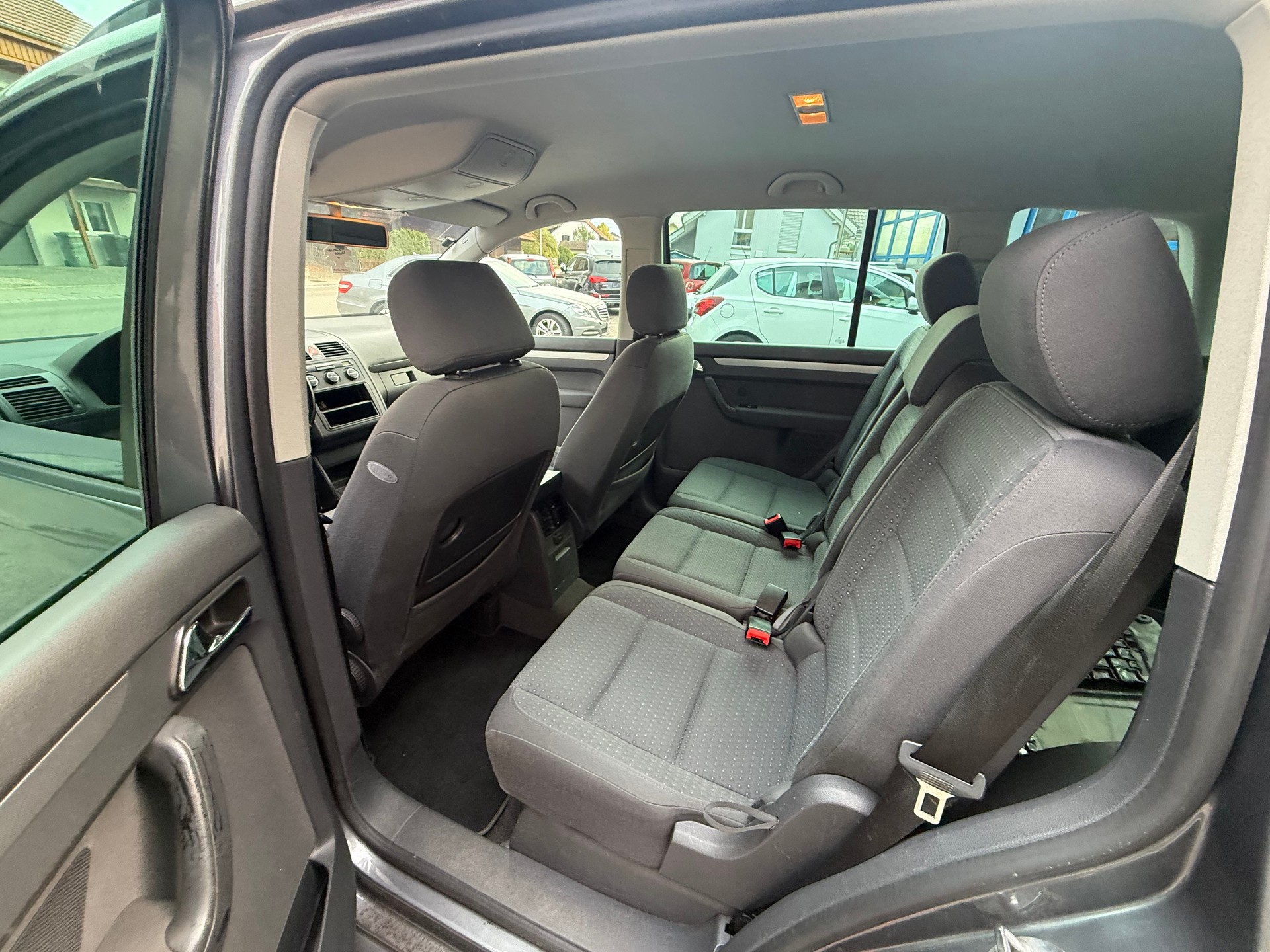 VW Touran 1.9 TDI-image-9