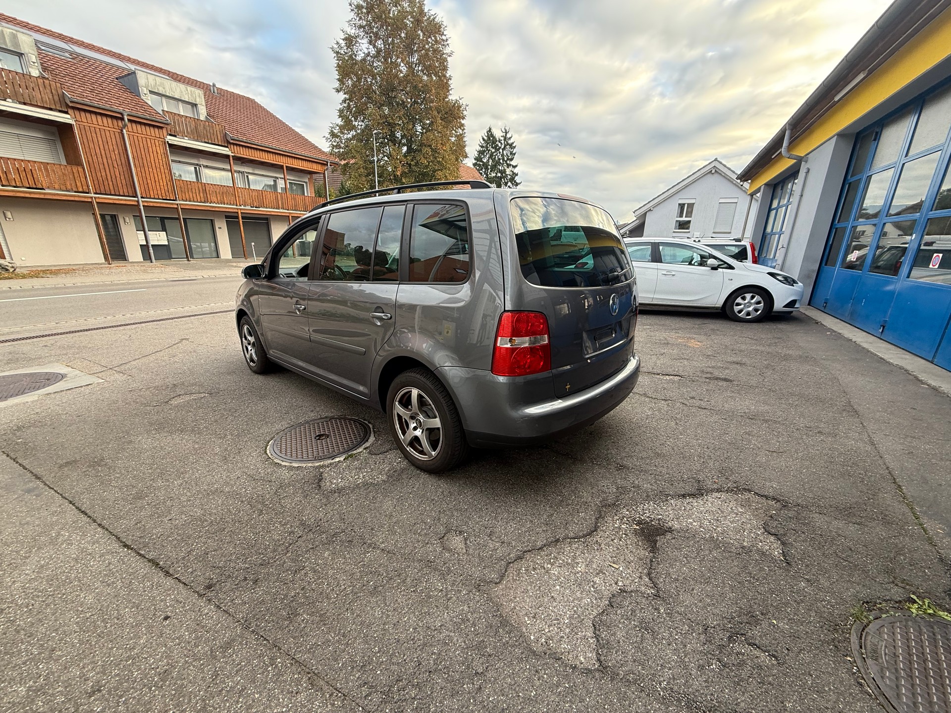 VW Touran 1.9 TDI-image-4