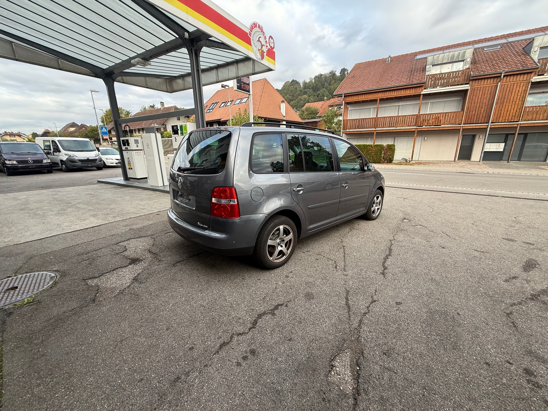 VW Touran 1.9 TDI-image-2
