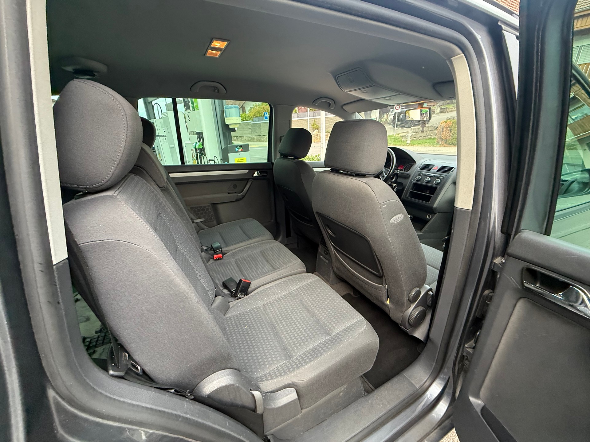 VW Touran 1.9 TDI-image-11