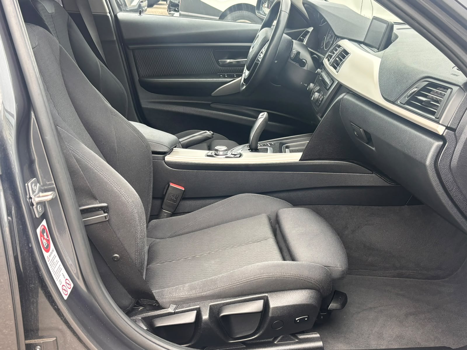 BMW 320d Touring Modern Line Steptronic-image-11