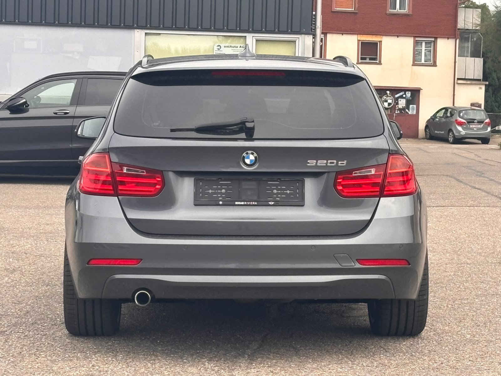 BMW 320d Touring Modern Line Steptronic-image-5