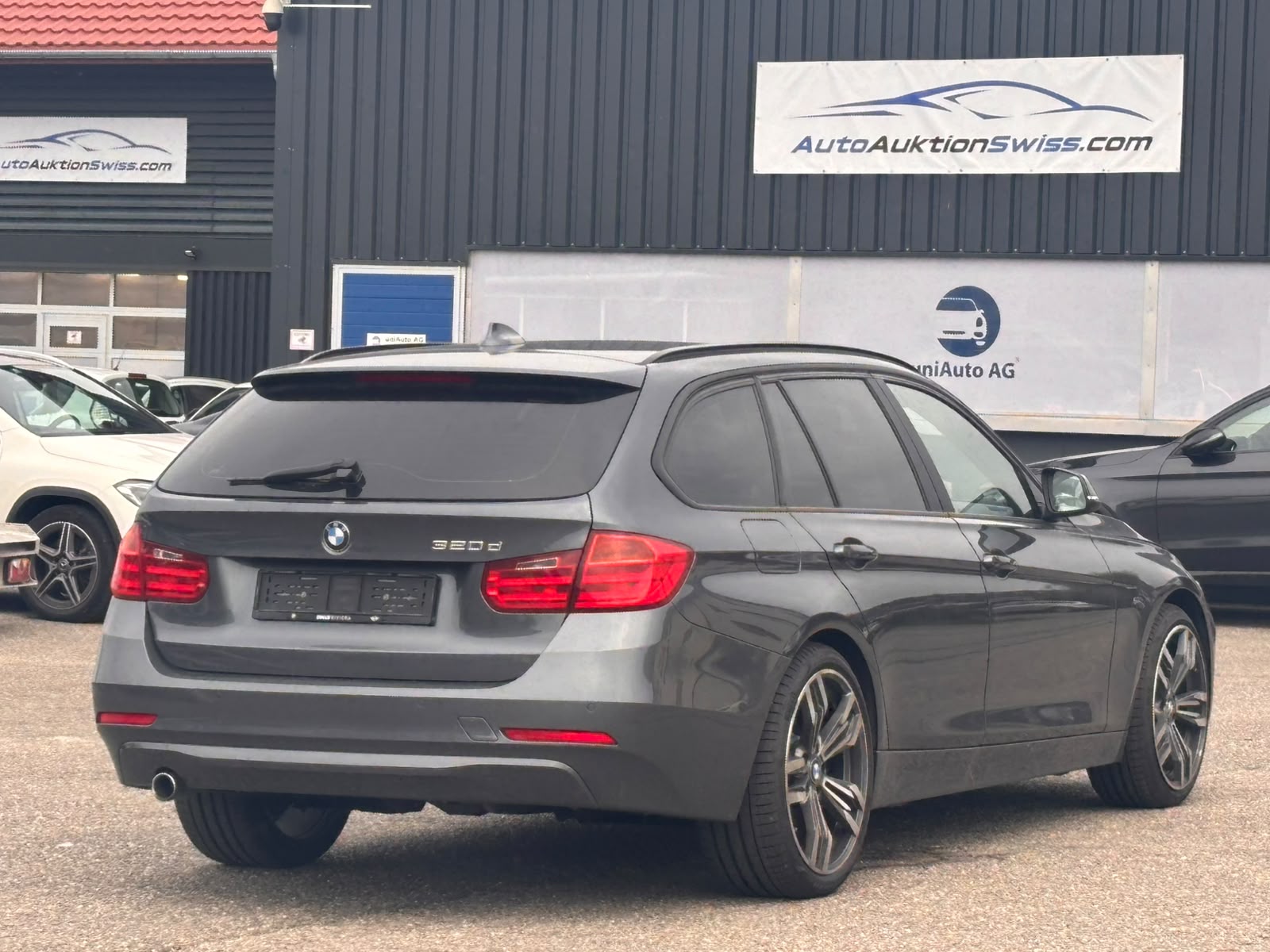 BMW 320d Touring Modern Line Steptronic-image-4