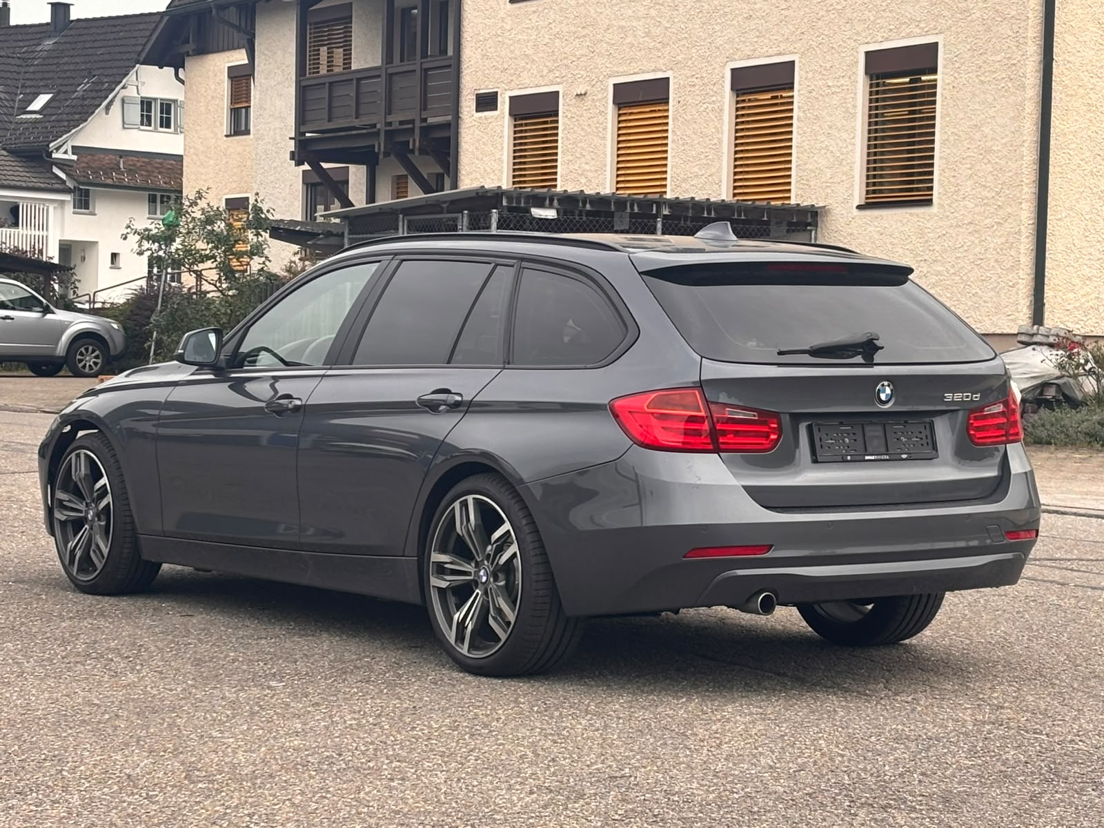 BMW 320d Touring Modern Line Steptronic-image-6
