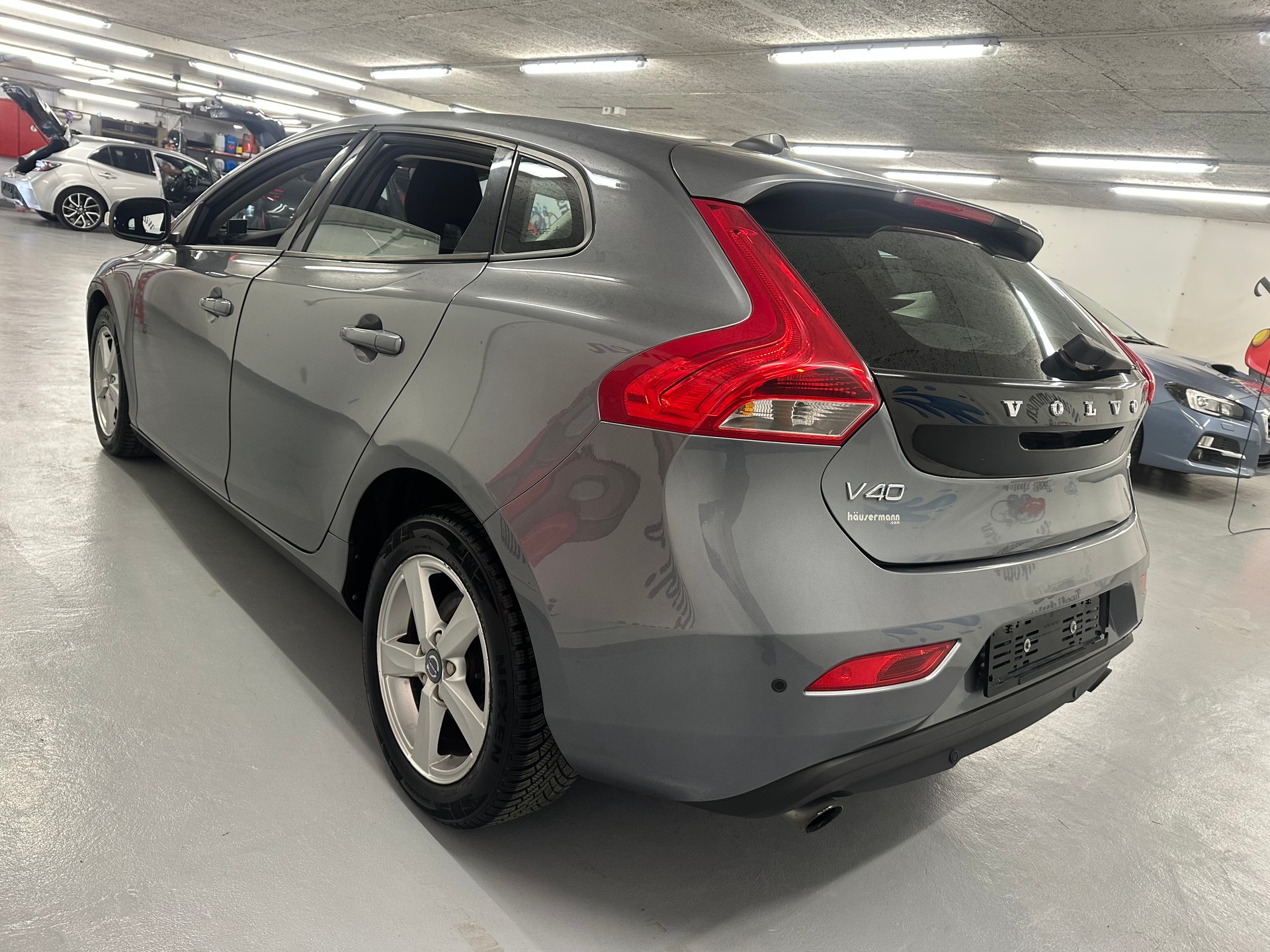 VOLVO V40 D3 Momentum Geartronic-image-4