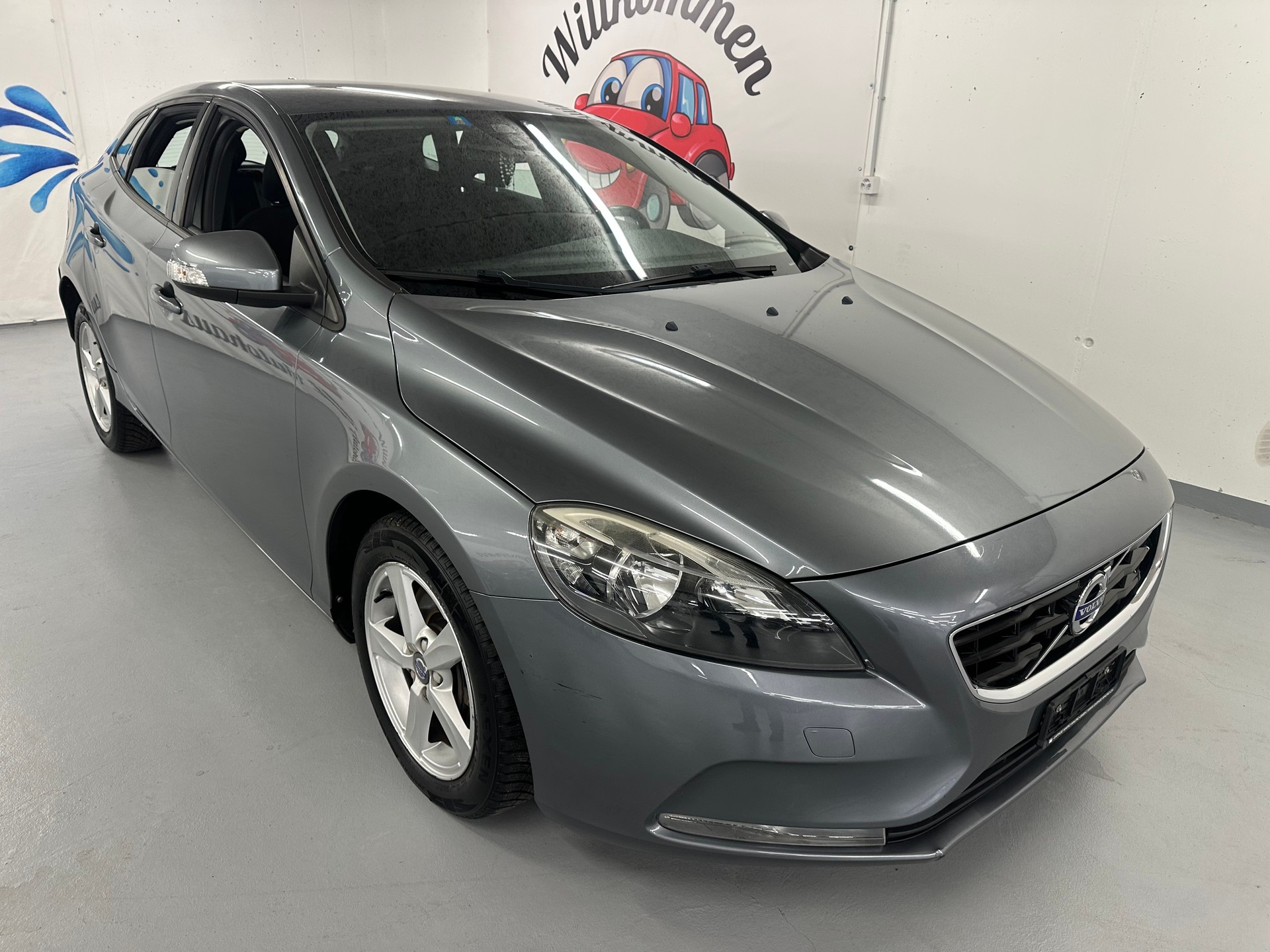 VOLVO V40 D3 Momentum Geartronic-image-2