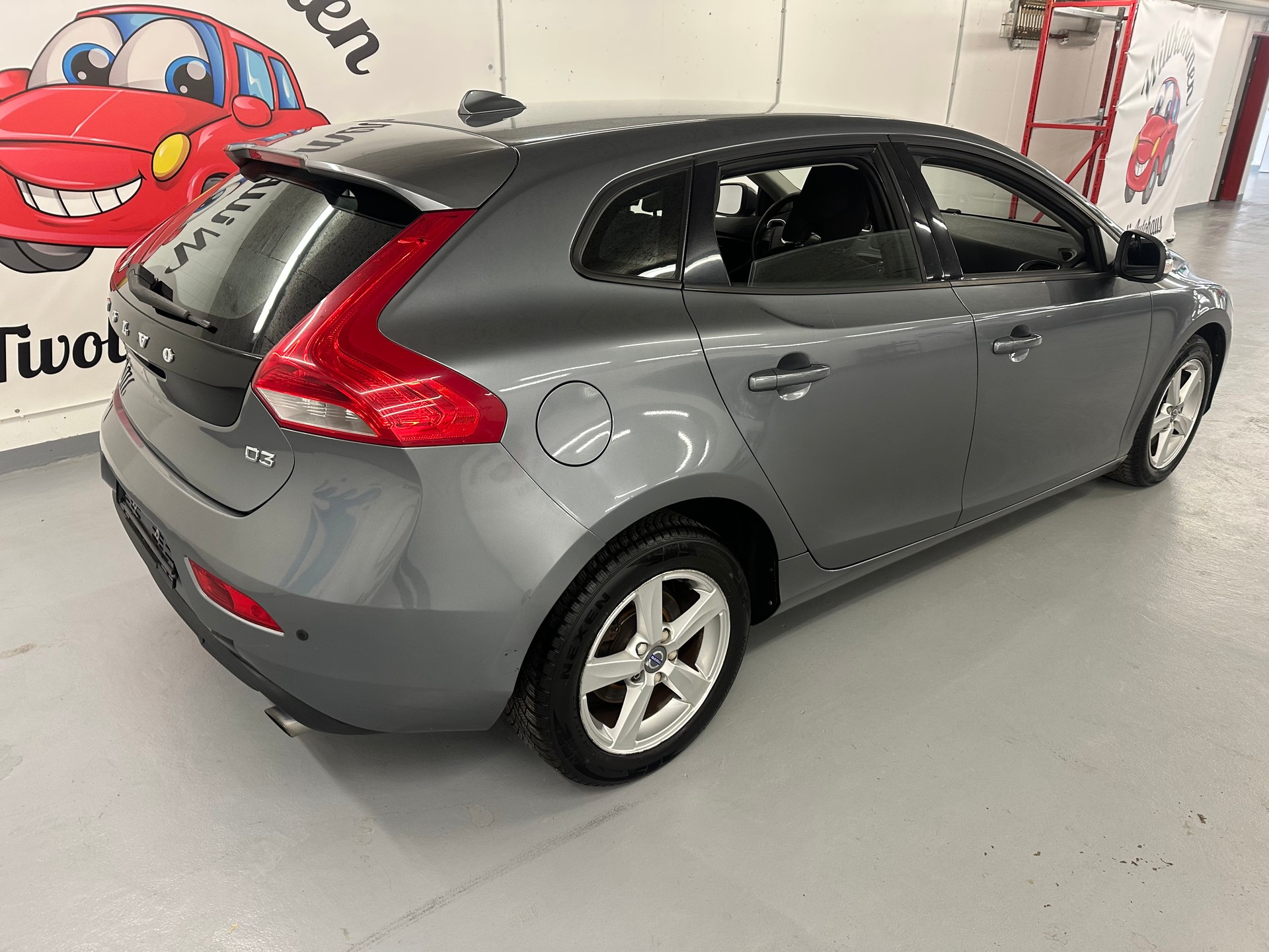 VOLVO V40 D3 Momentum Geartronic-image-3