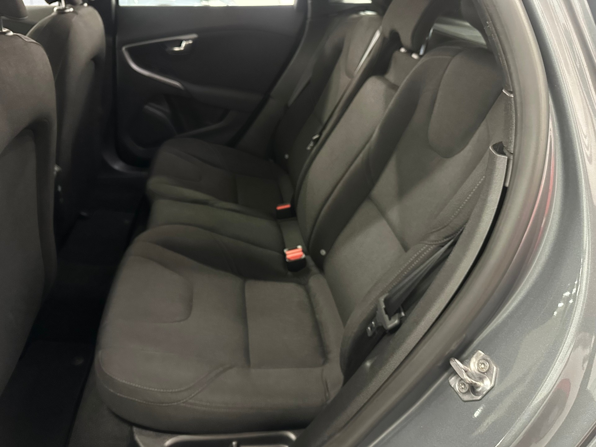 VOLVO V40 D3 Momentum Geartronic-image-6