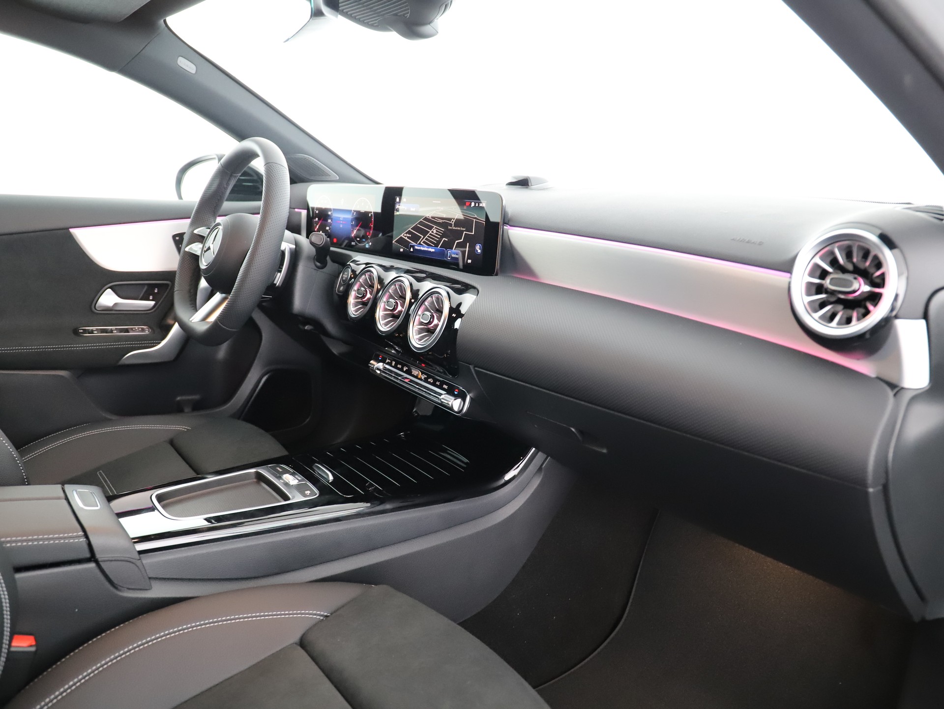 MERCEDES-BENZ A 200 7G-DCT-image-10