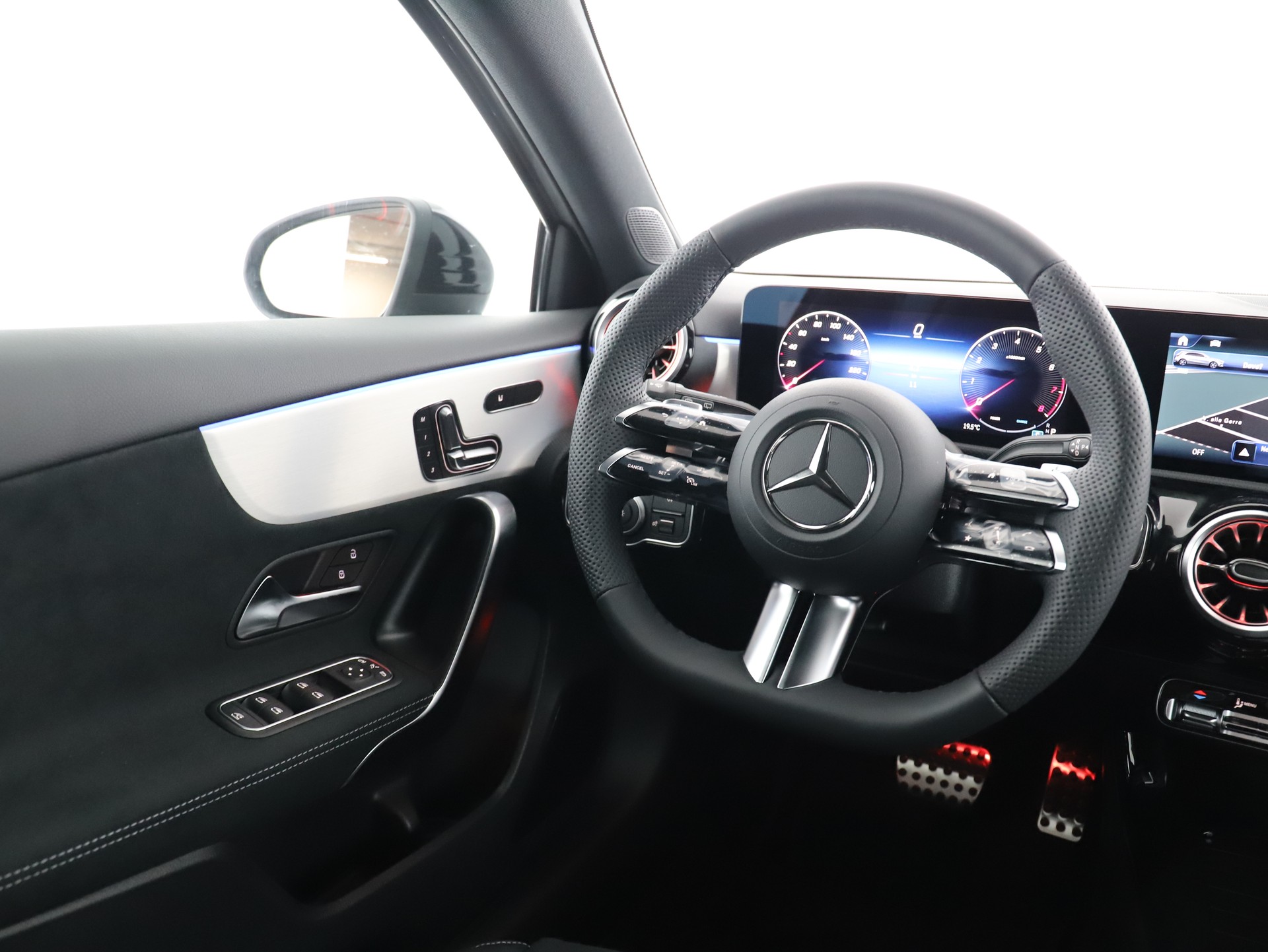 MERCEDES-BENZ A 200 7G-DCT-image-12