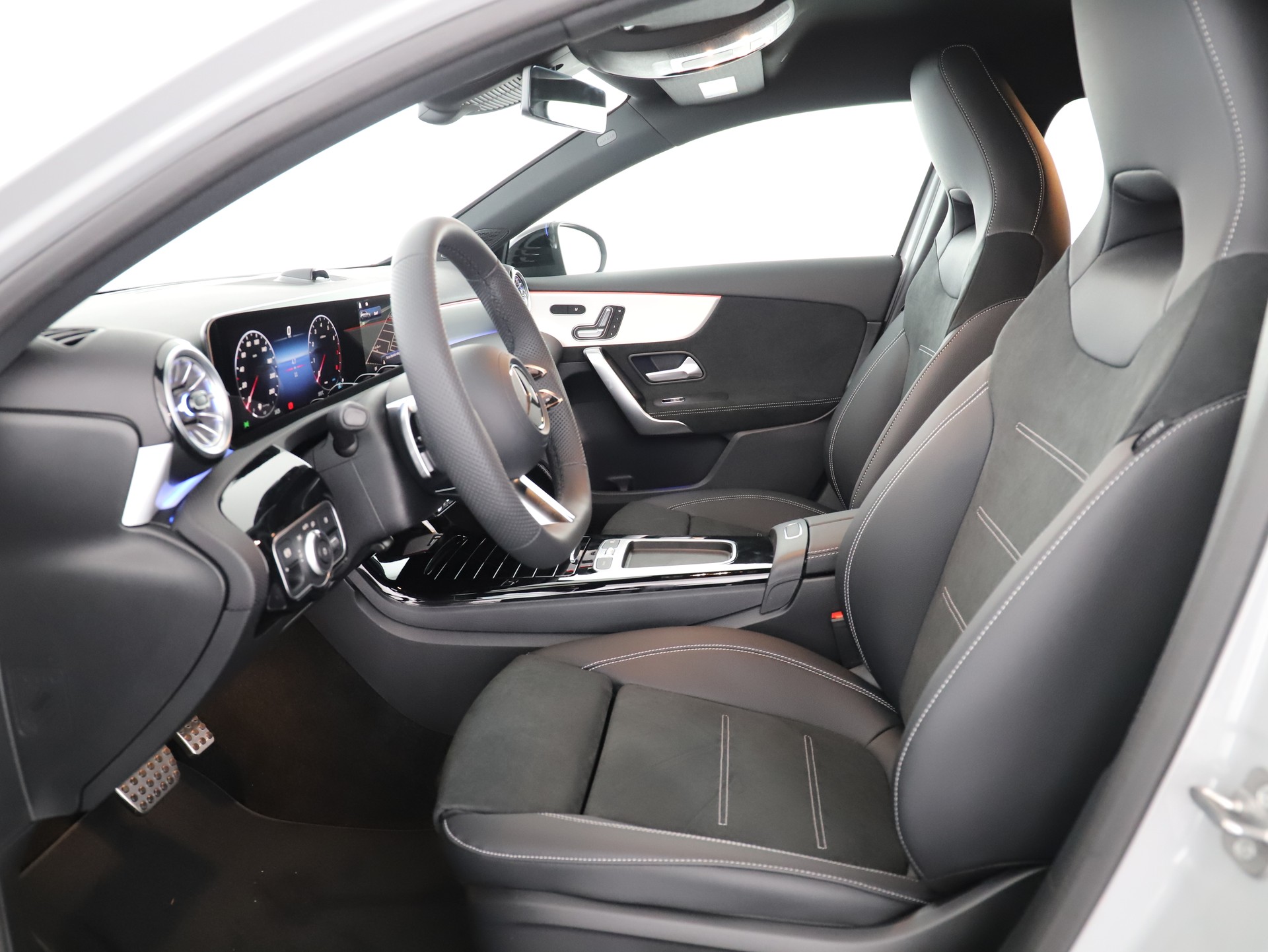 MERCEDES-BENZ A 200 7G-DCT-image-8