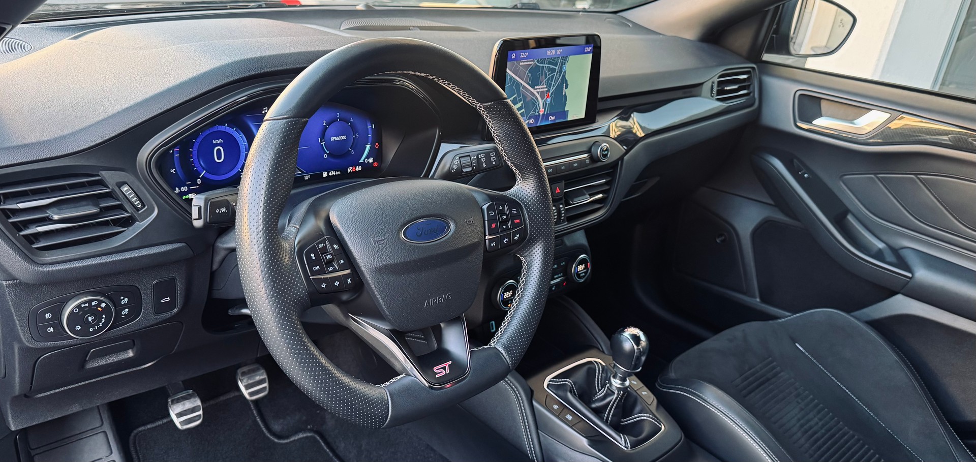 FORD Focus ST 2.0 Styling Paket-image-6