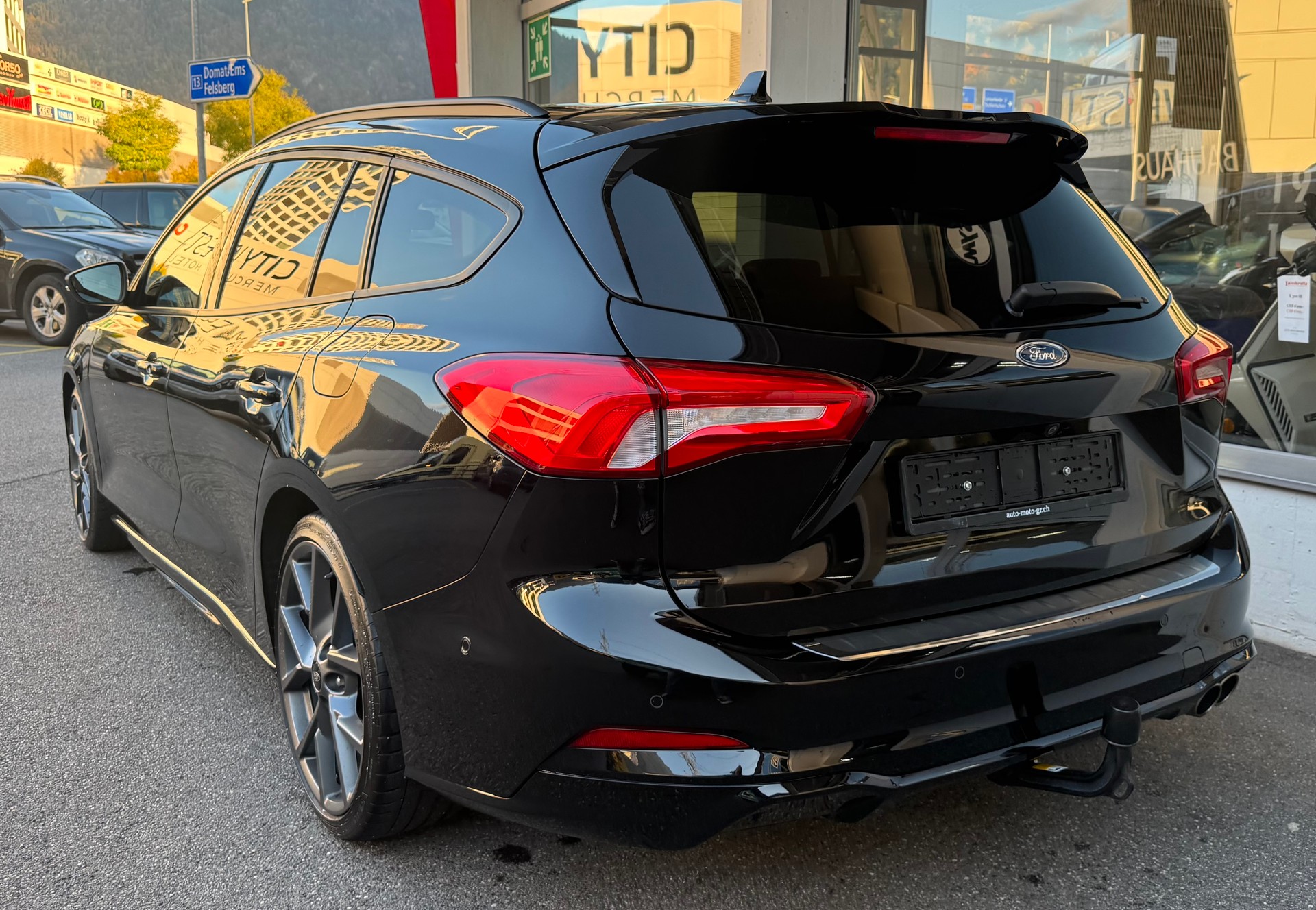 FORD Focus ST 2.0 Styling Paket-showroom-element-3