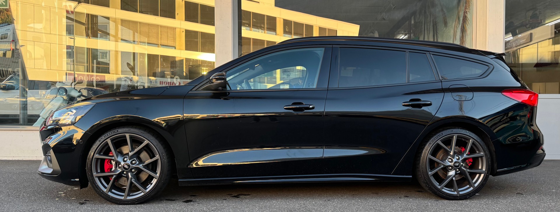 FORD Focus ST 2.0 Styling Paket-showroom-element-2