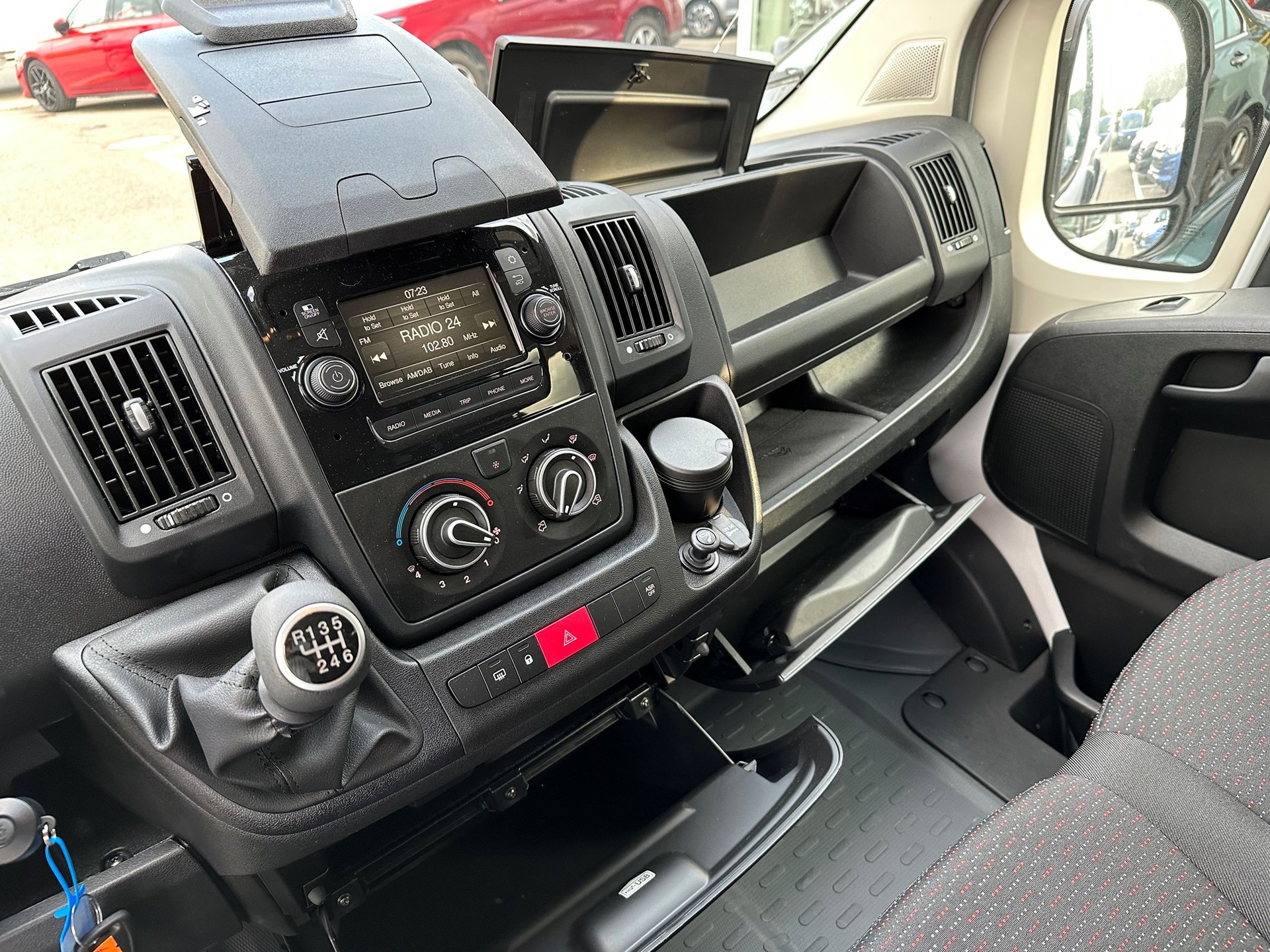 CITROEN Jumper 35 2.2BHDI 140PS L3H2 7 Sitze, GARANTIE 4 JAHRE, Nur bei uns - Finanzierung OHNE Zins möglich! Alle Grössen verfügbar!-image-13