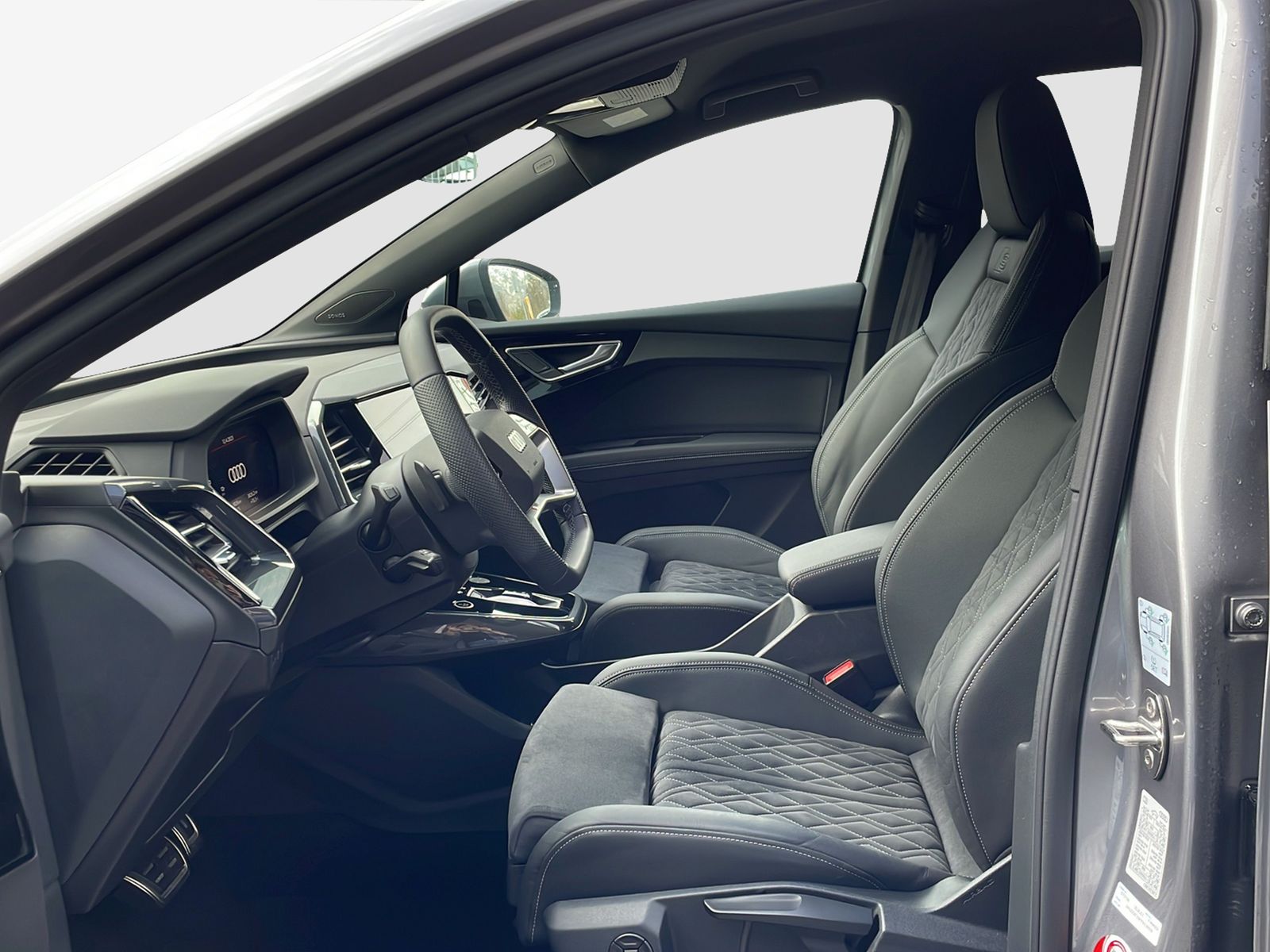 AUDI Q4 e-tron 50 quattro-image-5