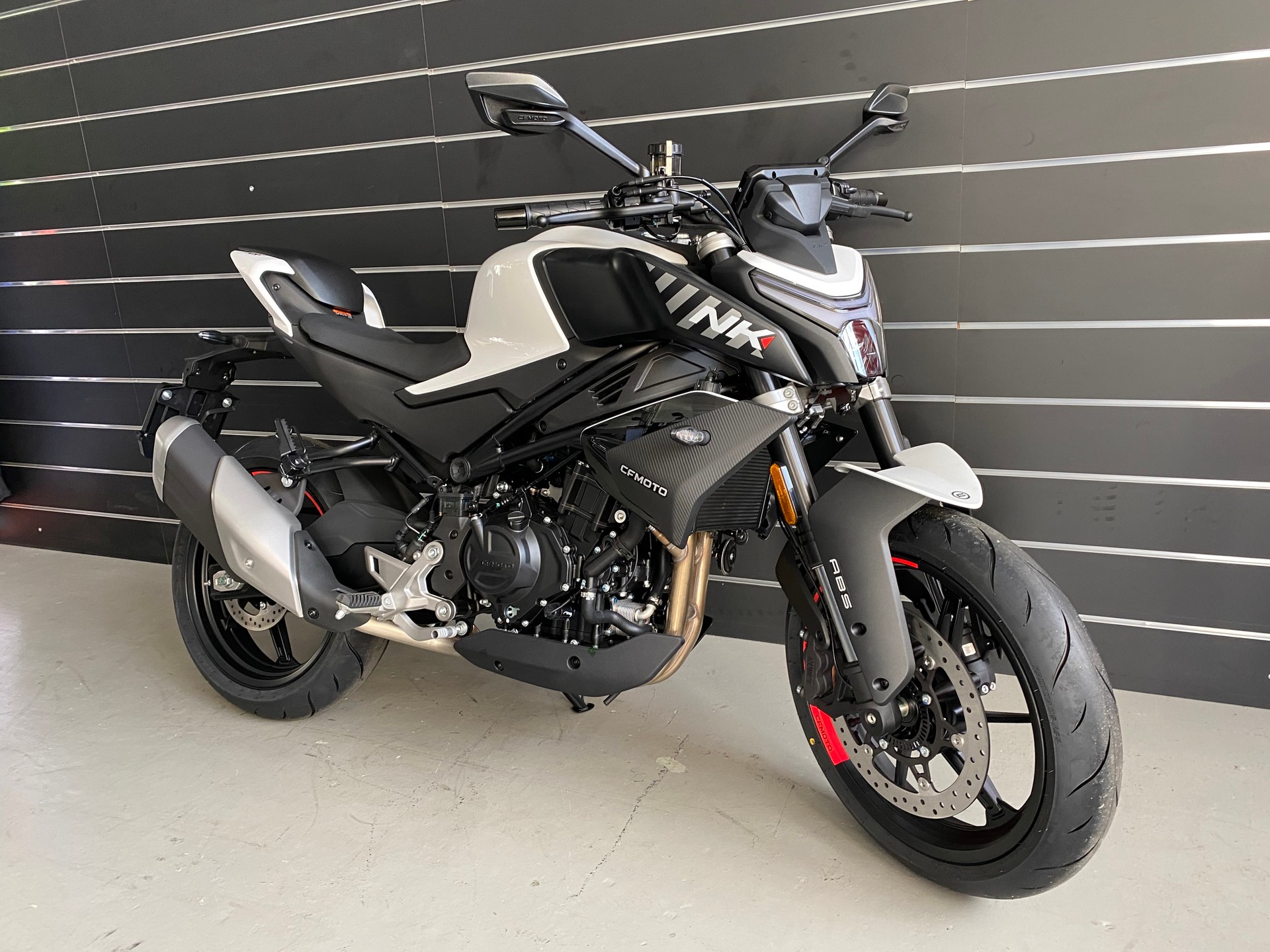CF MOTO 450NK-showroom-element-1