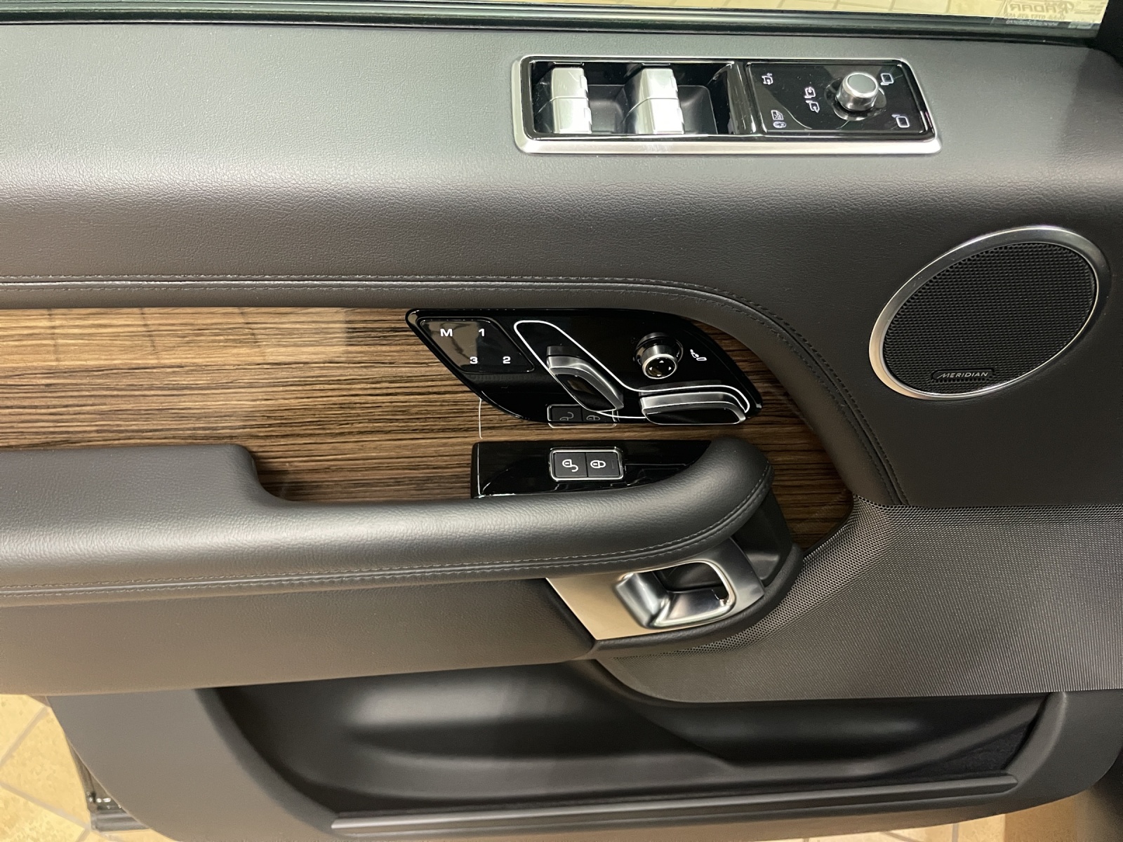 LAND ROVER Range Rover 3.0 SDV6 HSE Automatic-image-13
