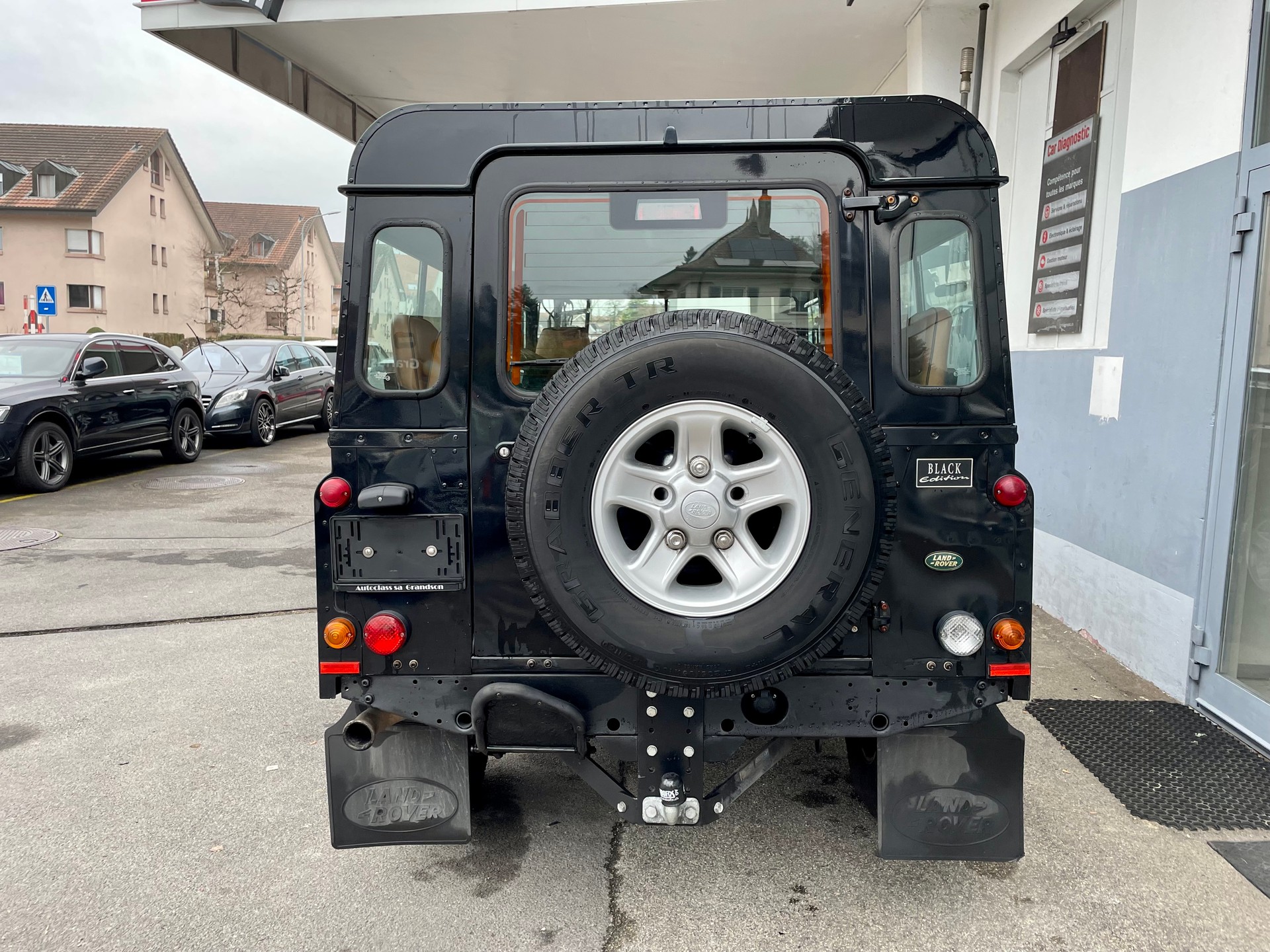 LAND ROVER Defender 110 SW 2.5 Td5 Black Edition-image-3